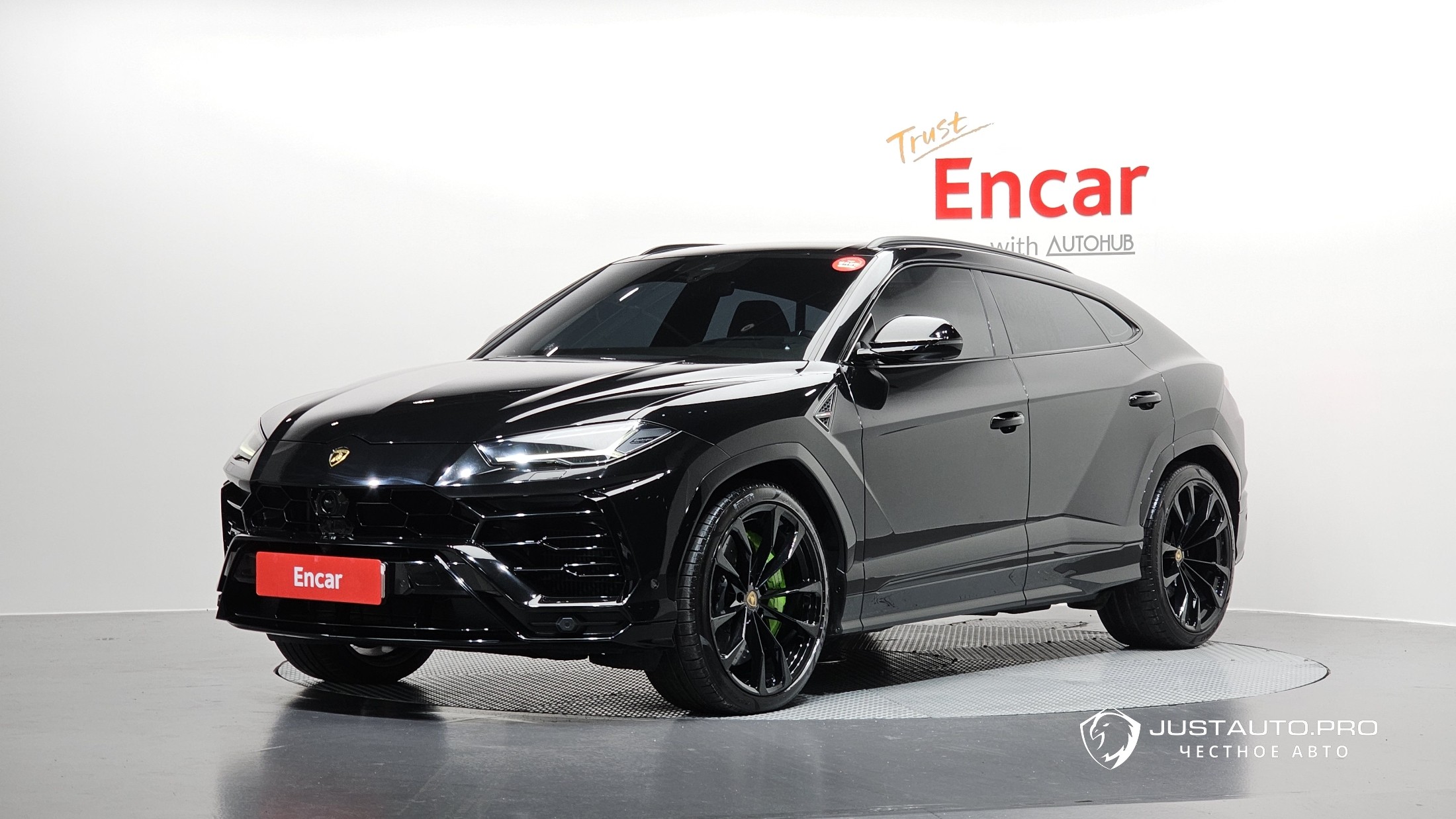 Автомобиль Lamborghini Urus