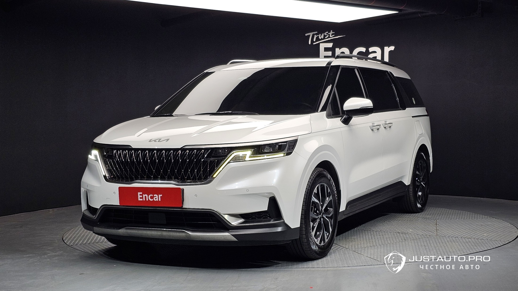 Автомобиль Kia Canival