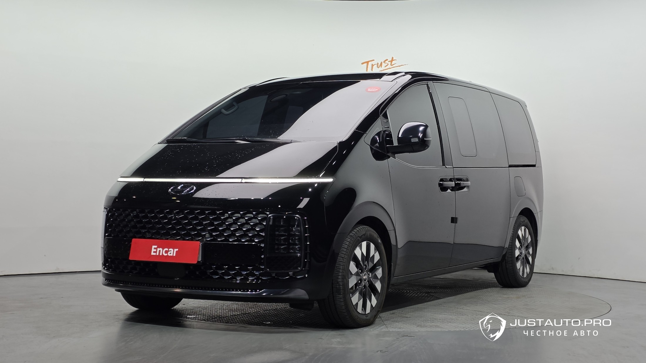 Автомобиль Hyundai Staria