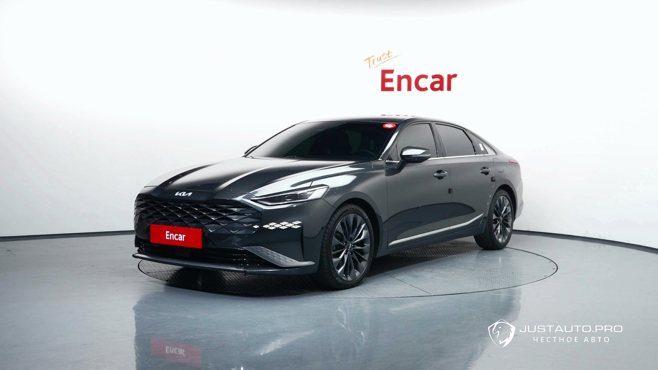 Автомобиль Kia K8