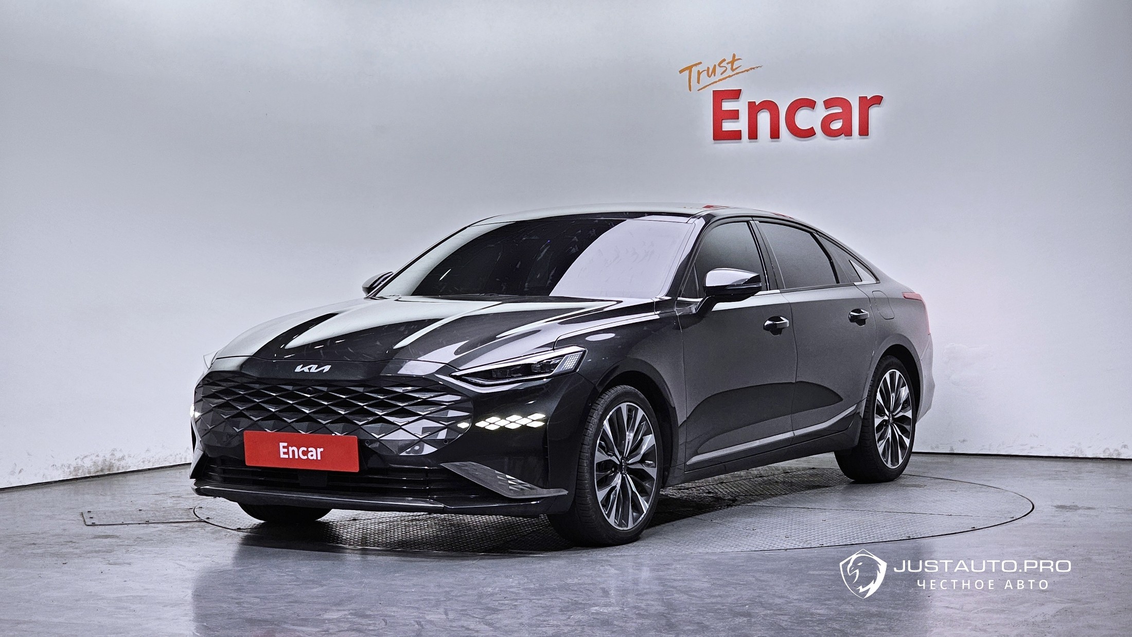 Автомобиль Kia K8