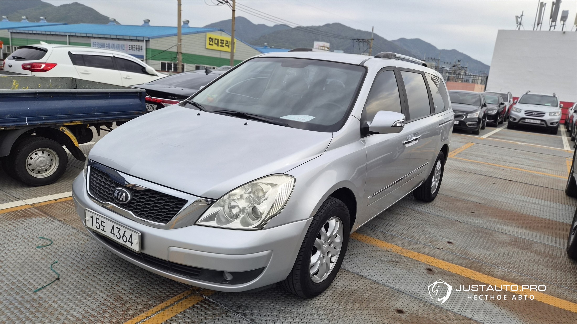 Автомобиль Kia Canival