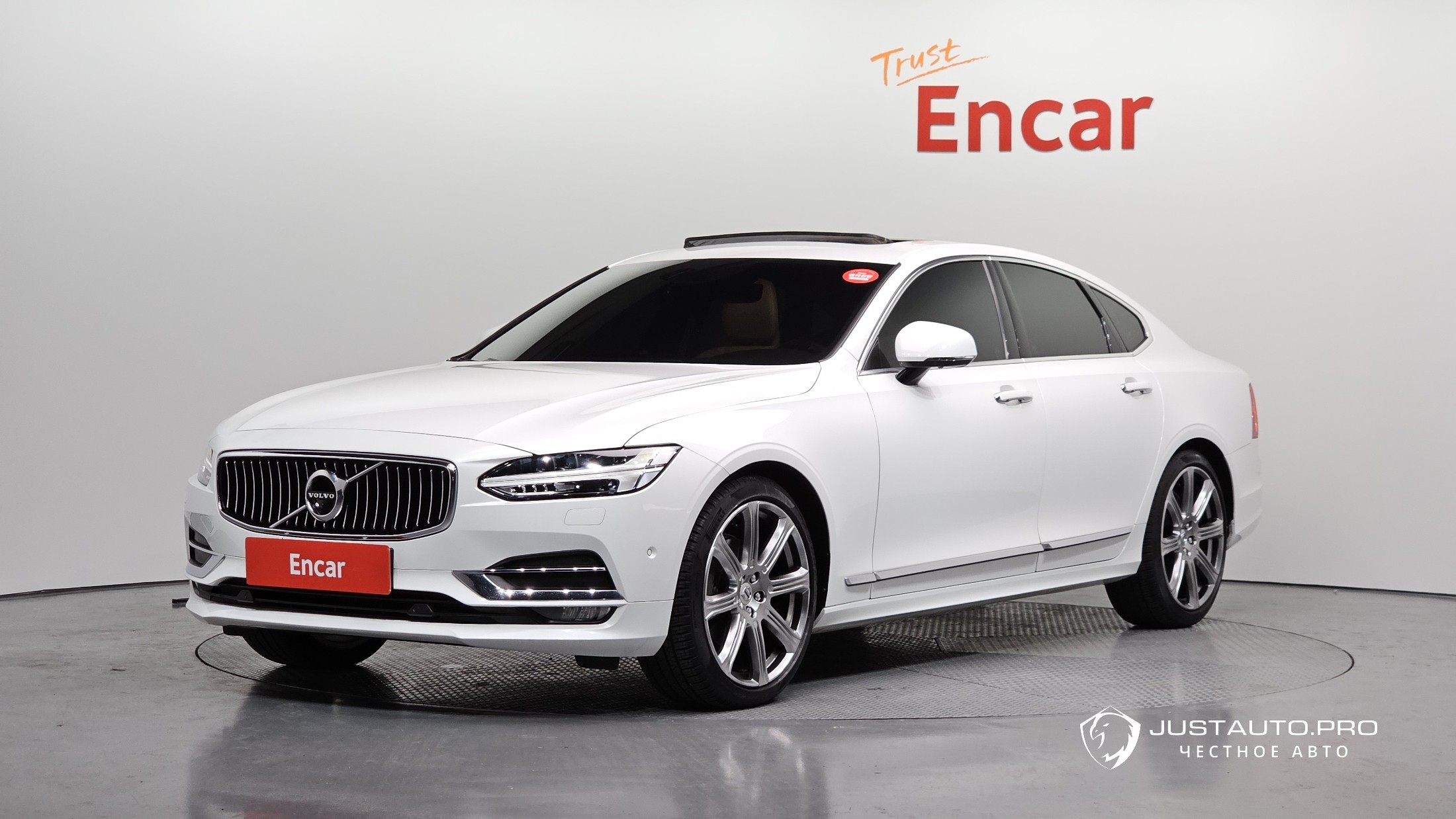 Автомобиль Volvo S90