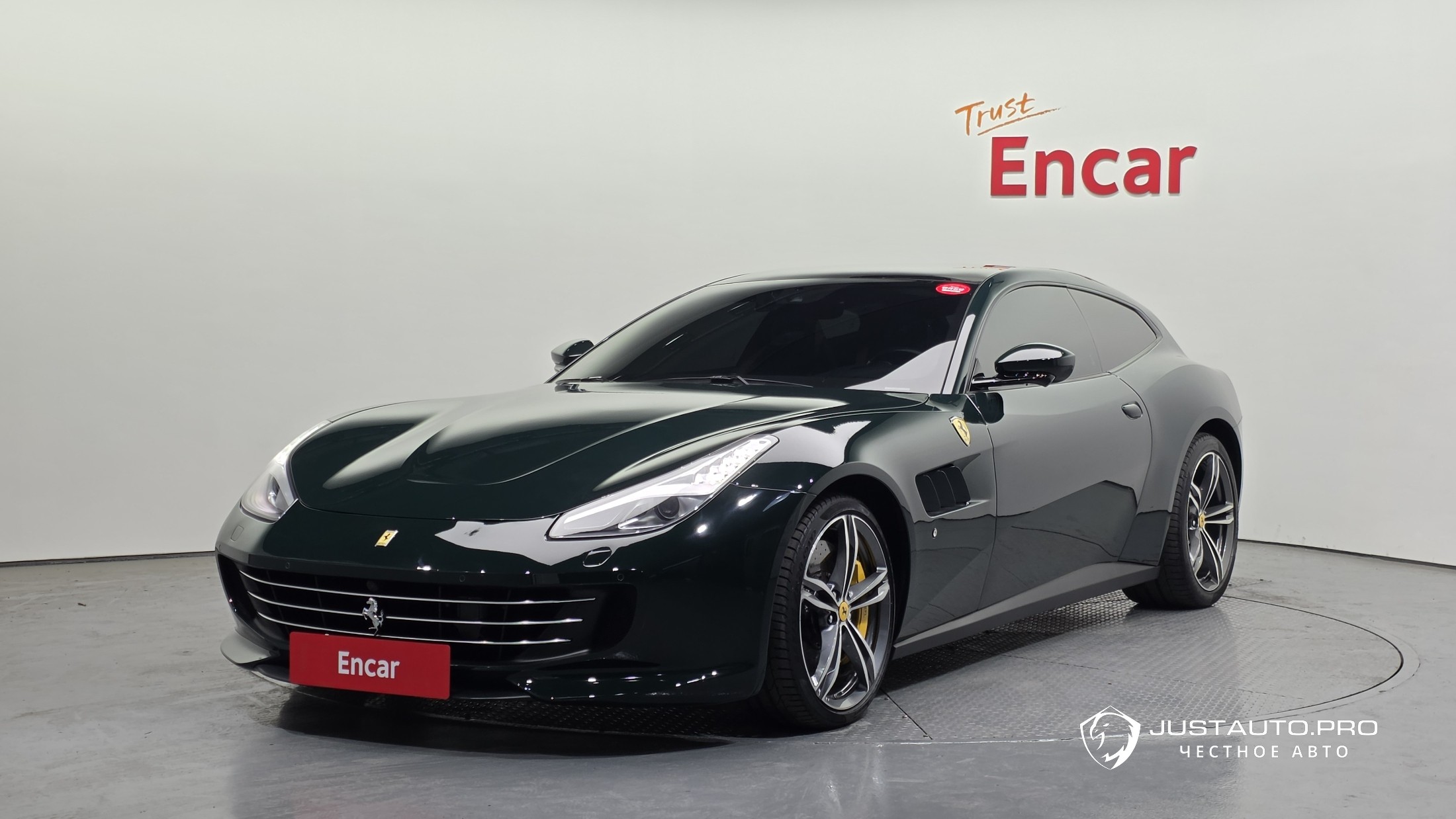 Автомобиль Ferrari GTC4 Lusso