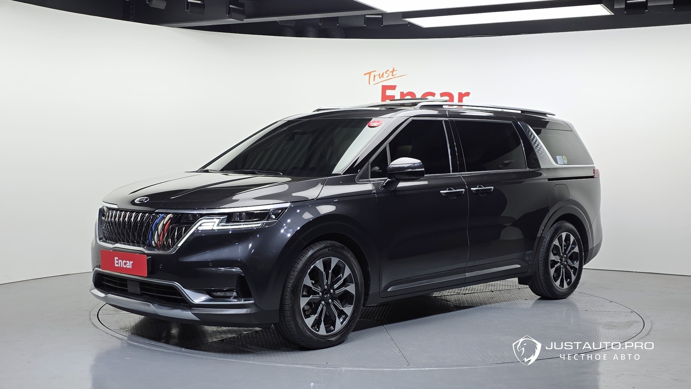 Автомобиль Kia Canival
