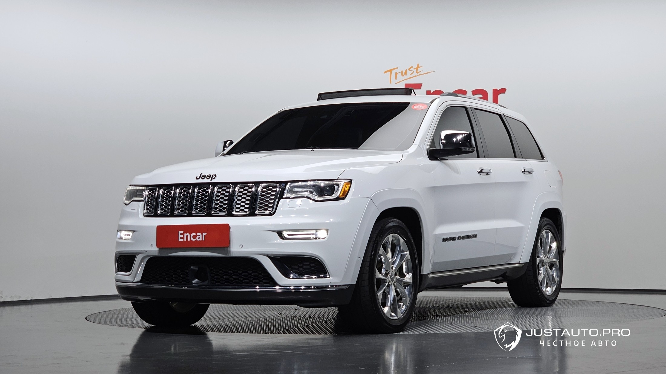 Автомобиль Jeep Cherokee
