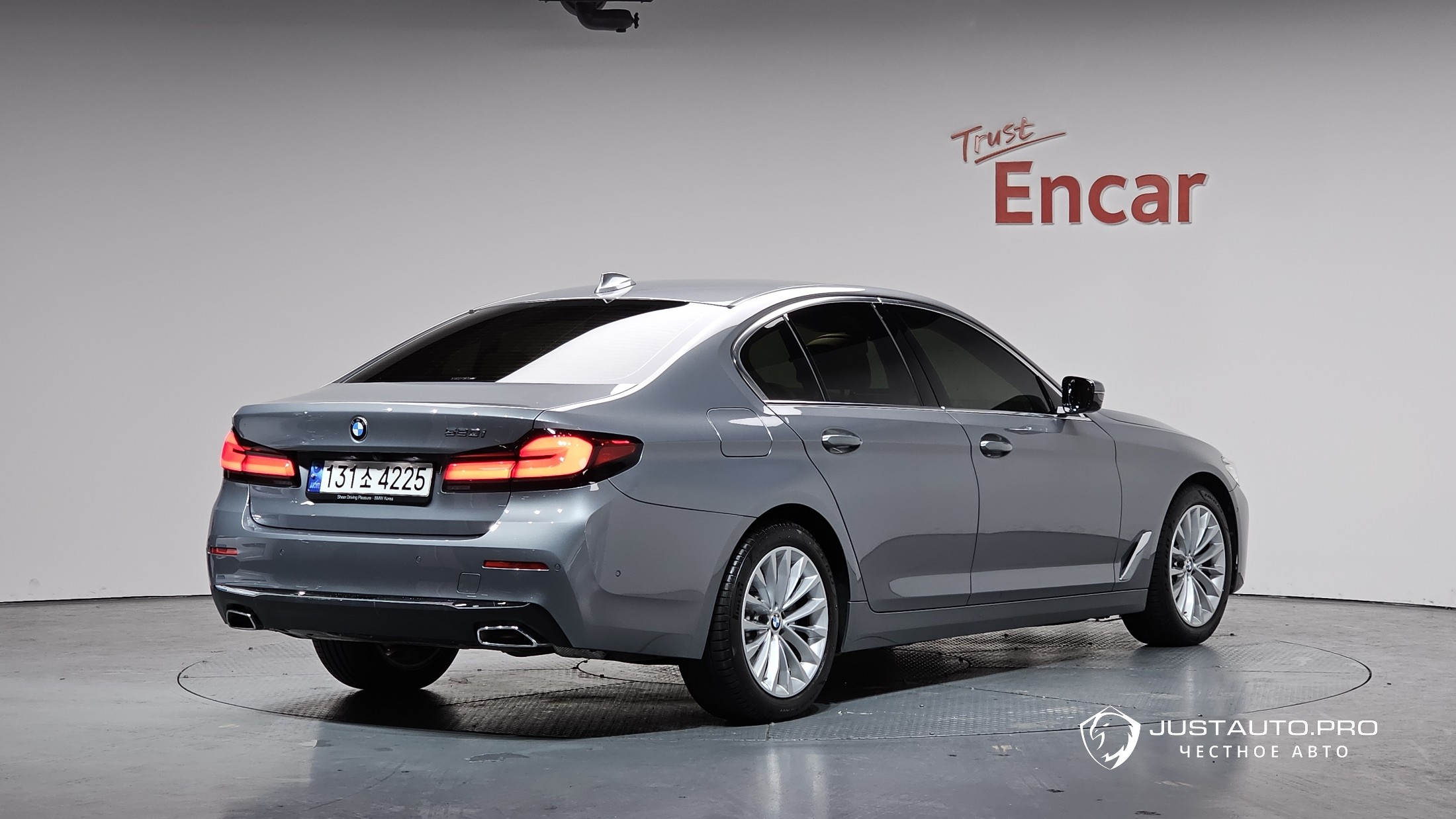 Автомобиль BMW 5-Series