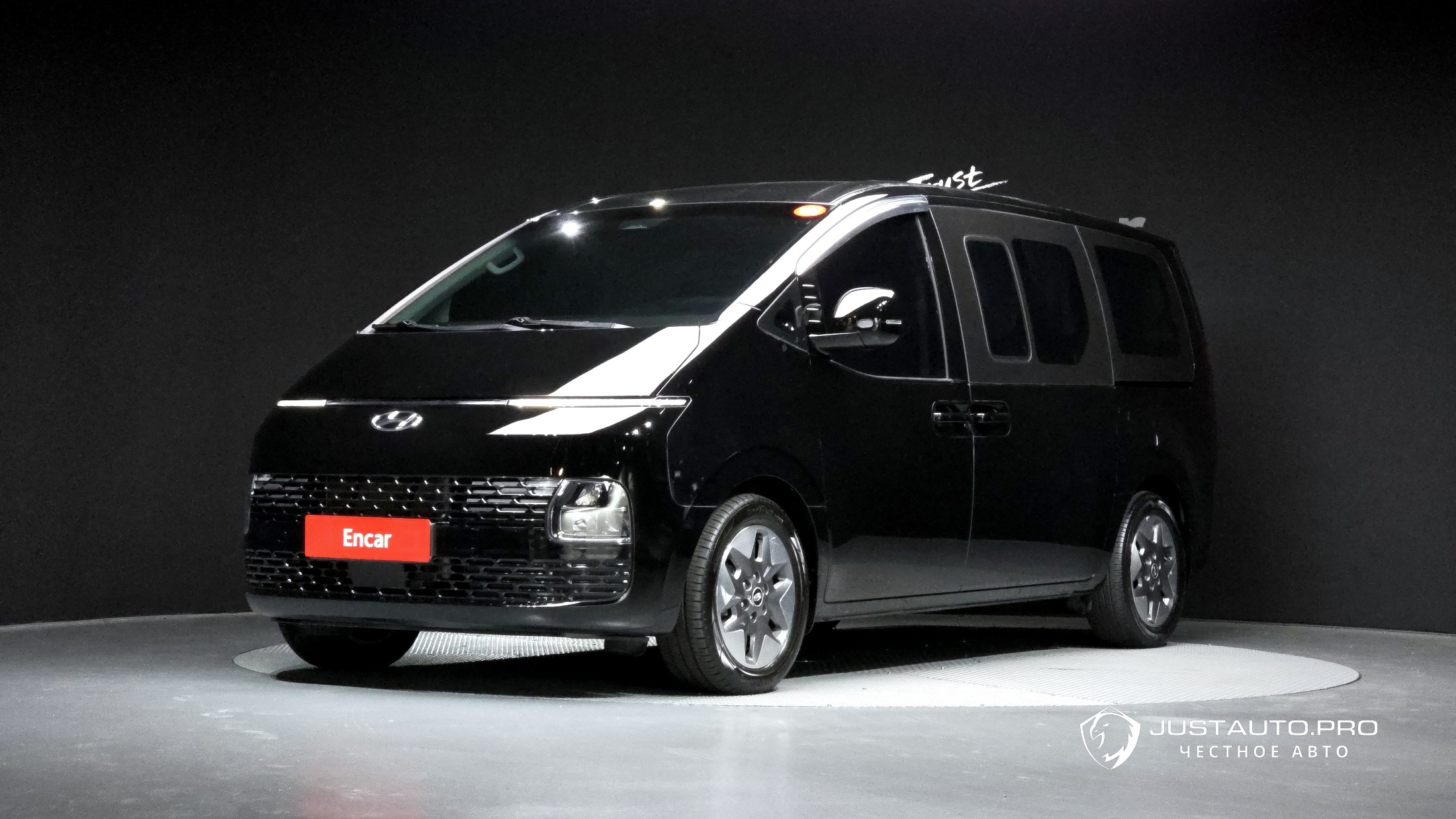 Автомобиль Hyundai Staria