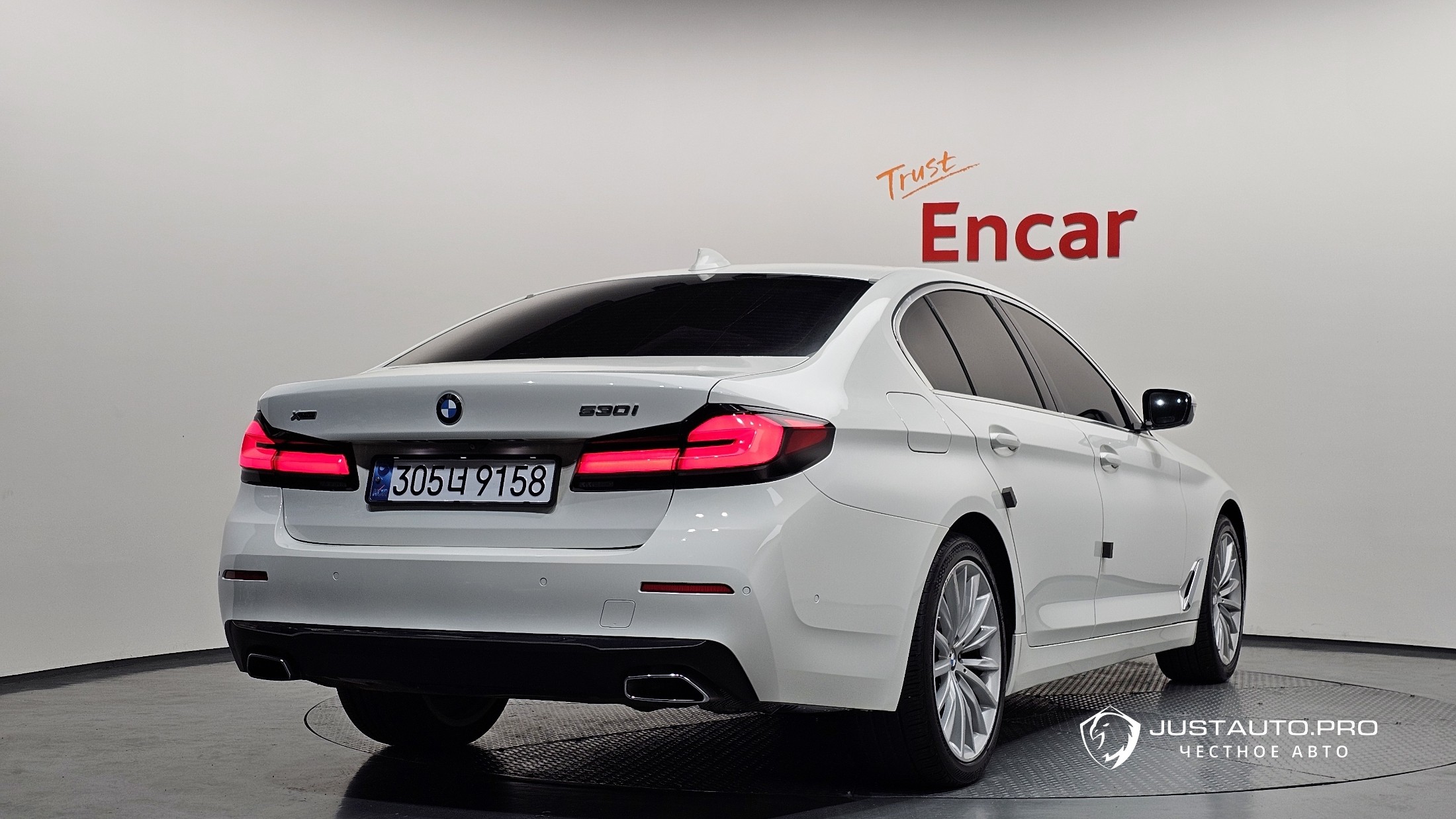 Автомобиль BMW 5-Series