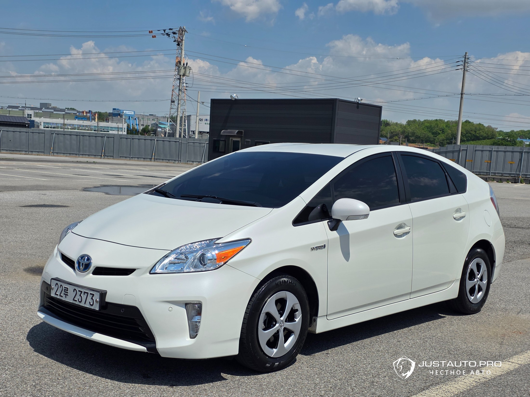 Автомобиль Toyota Prius