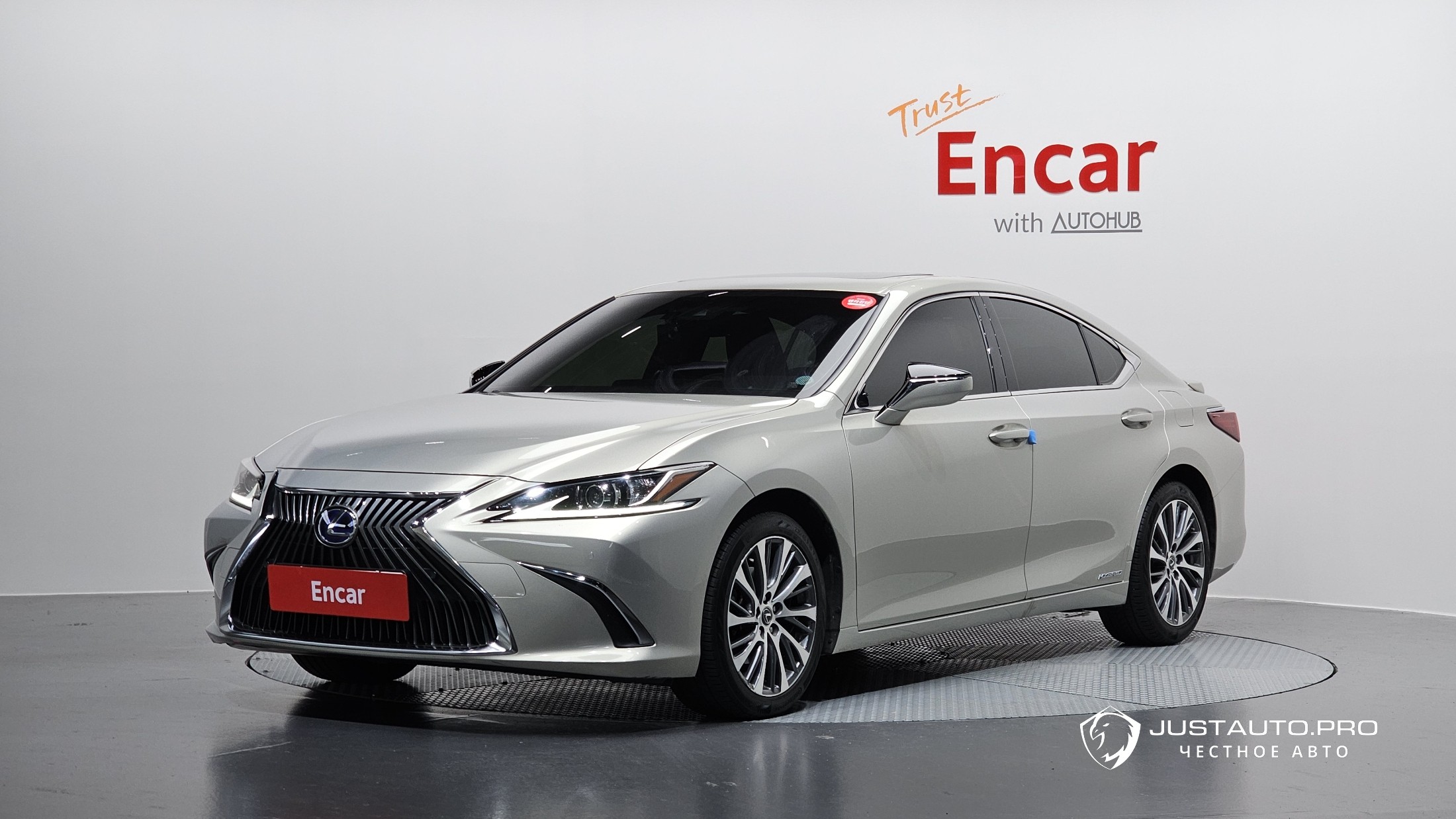 Автомобиль Lexus ES