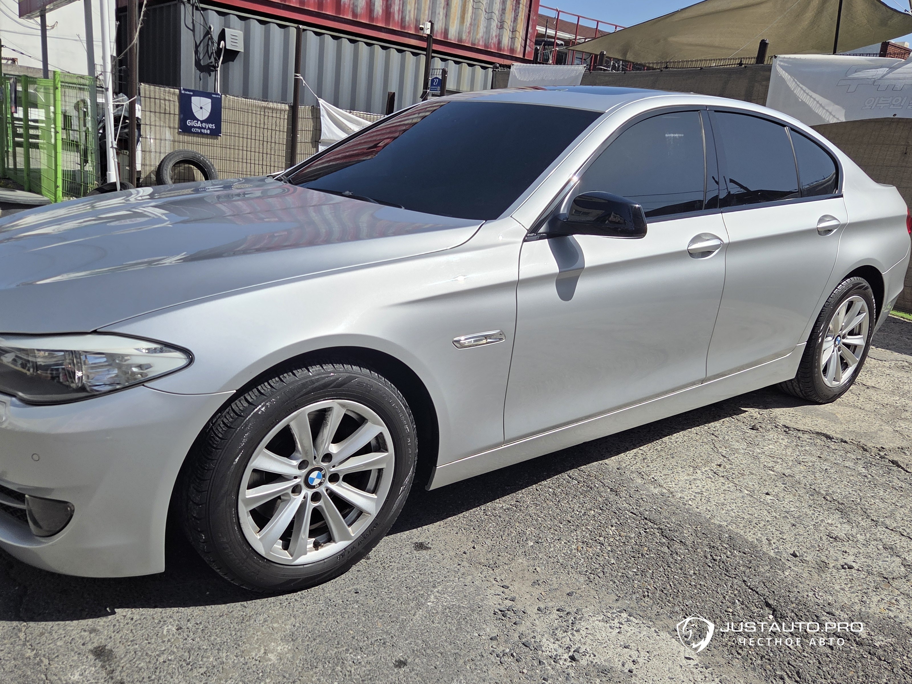 Автомобиль BMW 5-Series