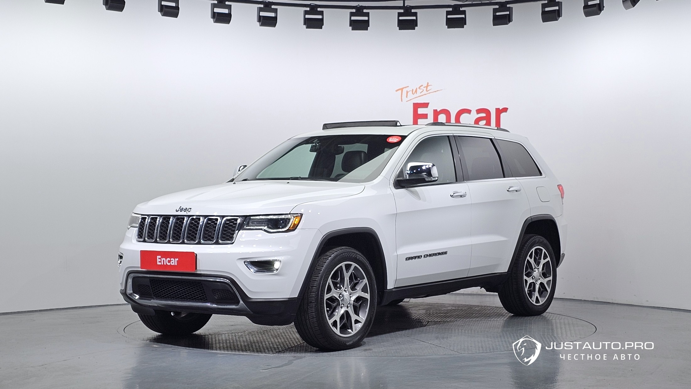 Автомобиль Jeep Cherokee