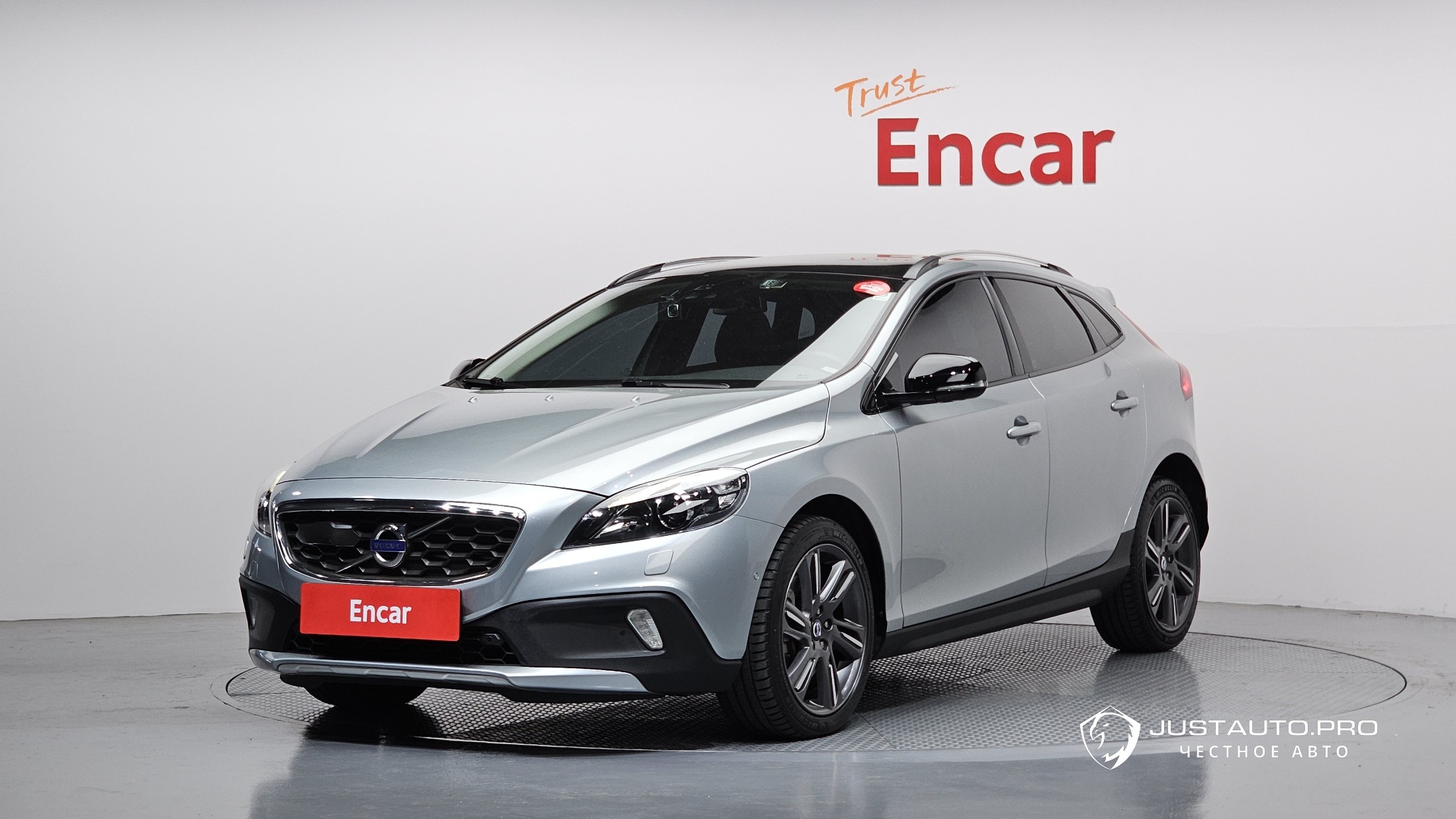 Автомобиль Volvo V40