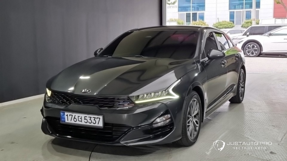 Автомобиль Kia K5