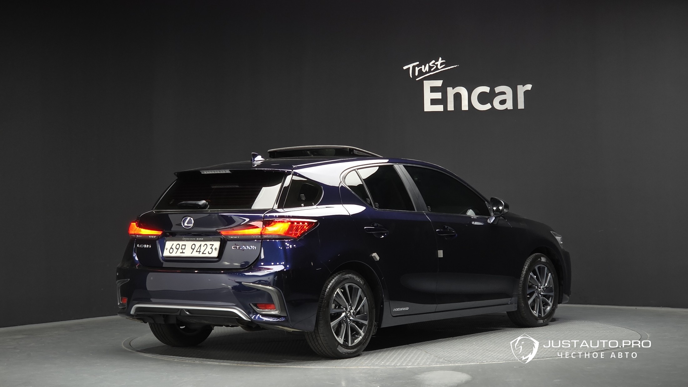 Автомобиль Lexus CT200h