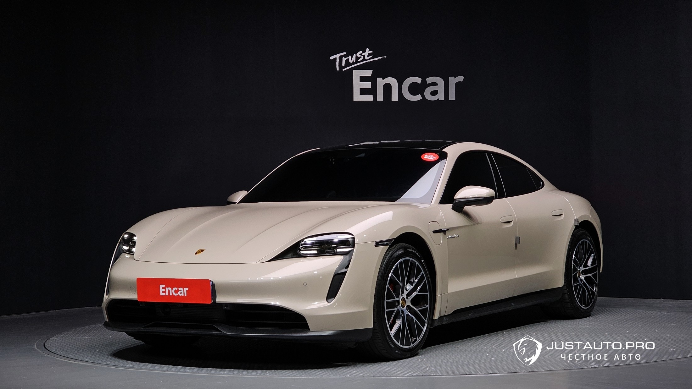 Автомобиль Porsche Taycan