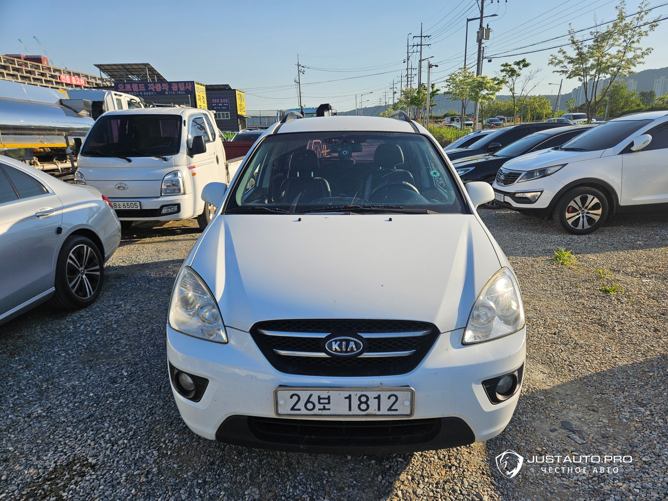 Автомобиль Kia Carens