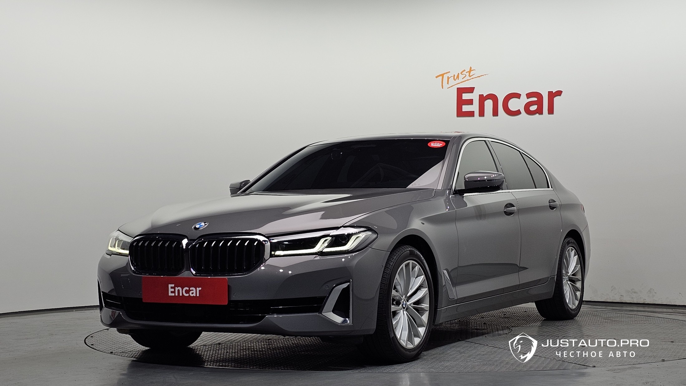 Автомобиль BMW 5-Series