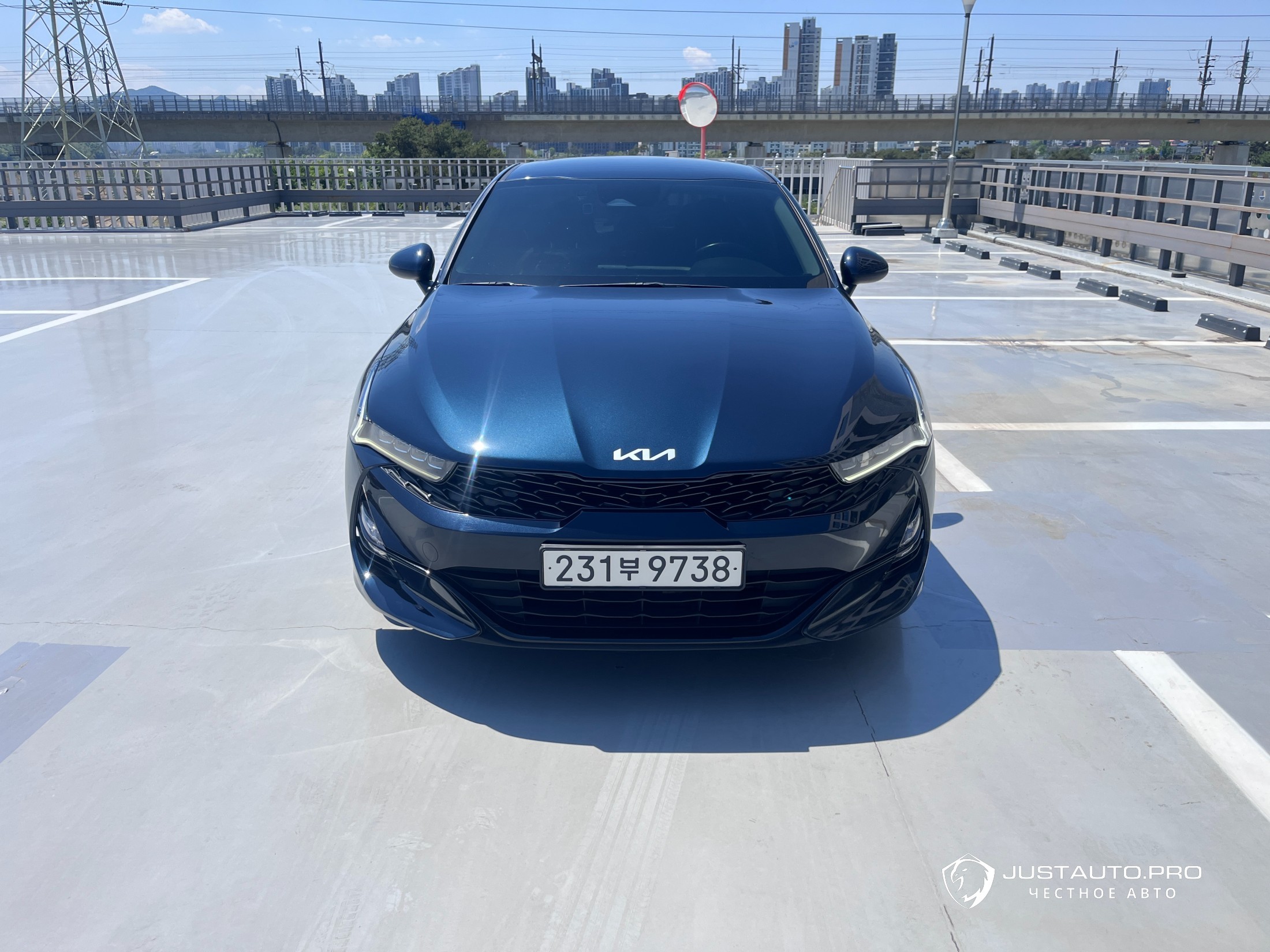 Автомобиль Kia K5