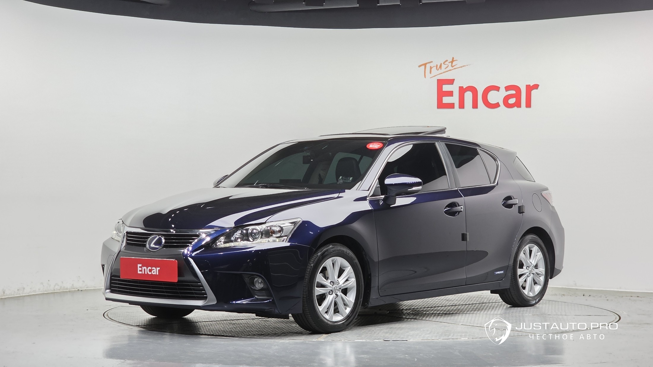 Автомобиль Lexus CT200h