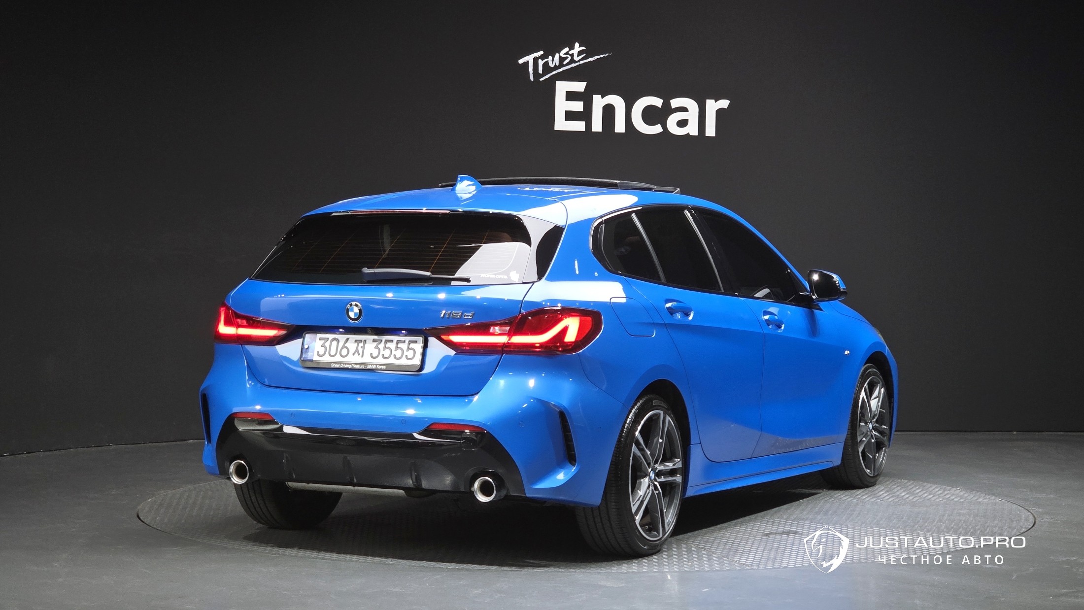 Автомобиль BMW 1-Series