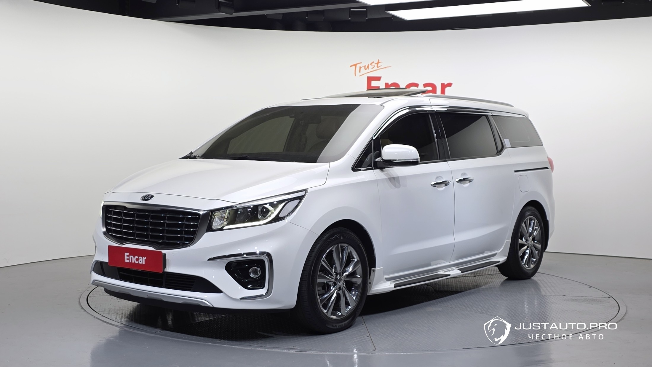 Автомобиль Kia Canival