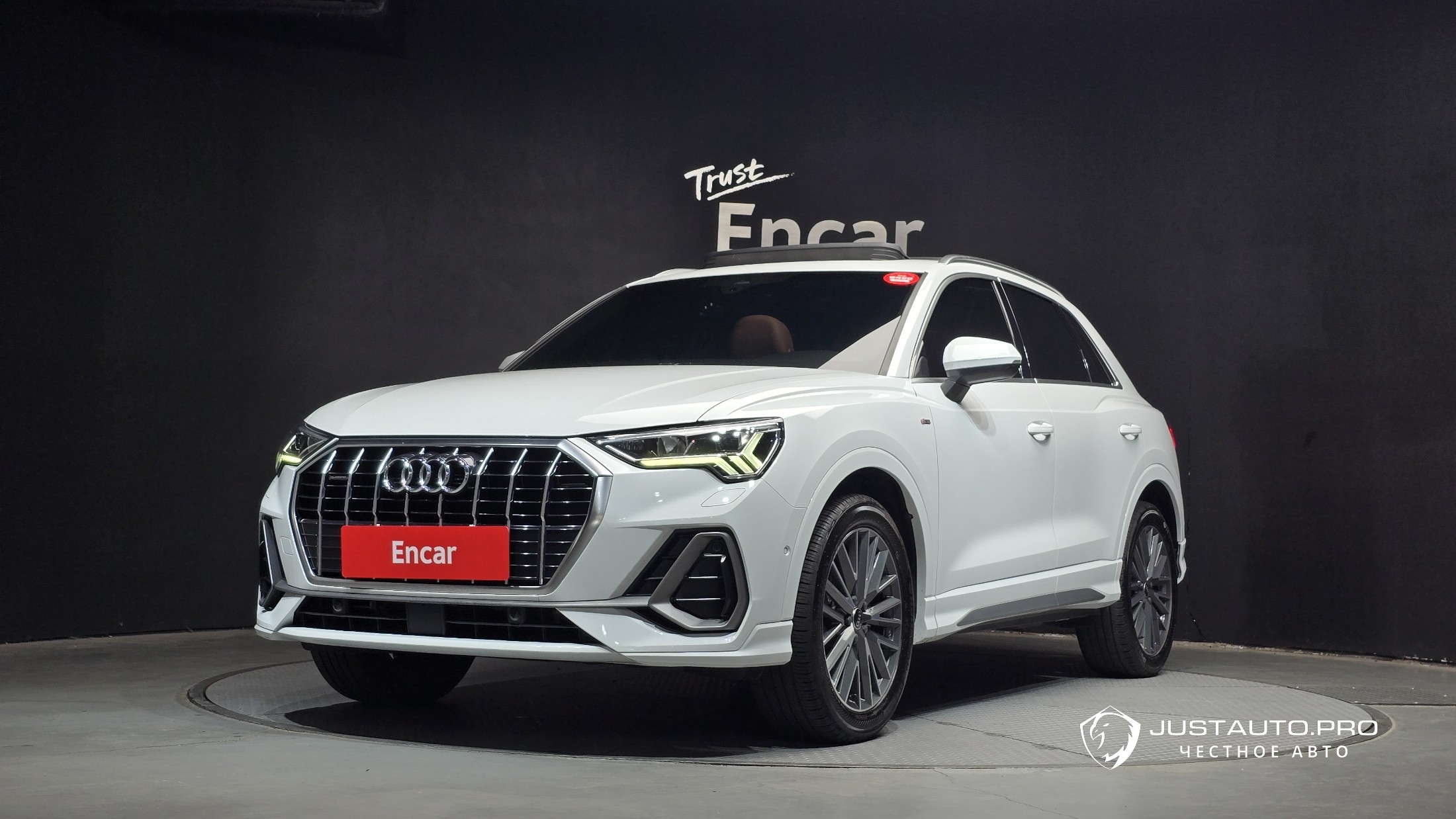 Автомобиль Audi Q3