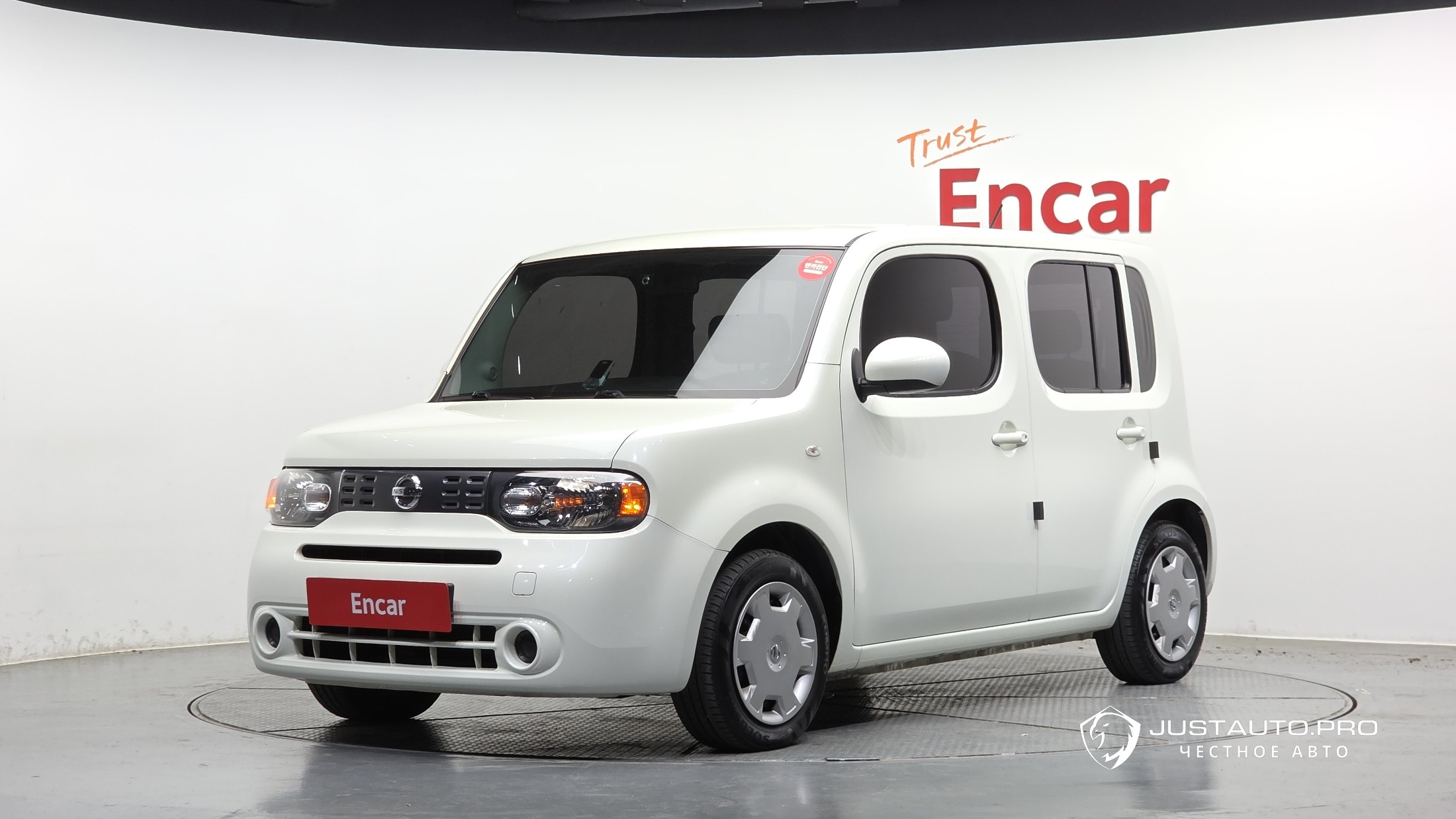 Автомобиль Nissan Cube