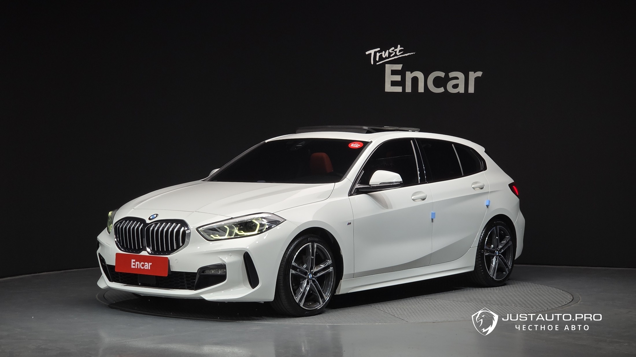 Автомобиль BMW 1-Series