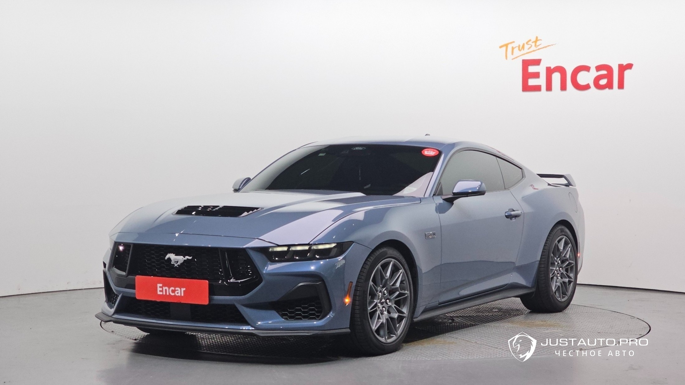 Автомобиль Ford Mustang