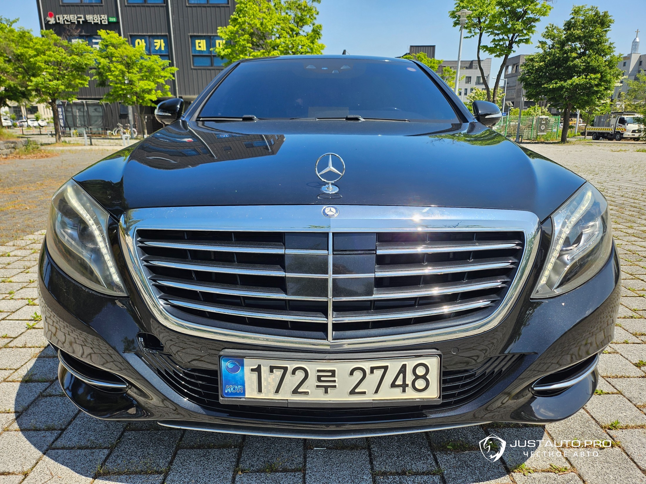 Автомобиль Mercedes-Benz S-Class