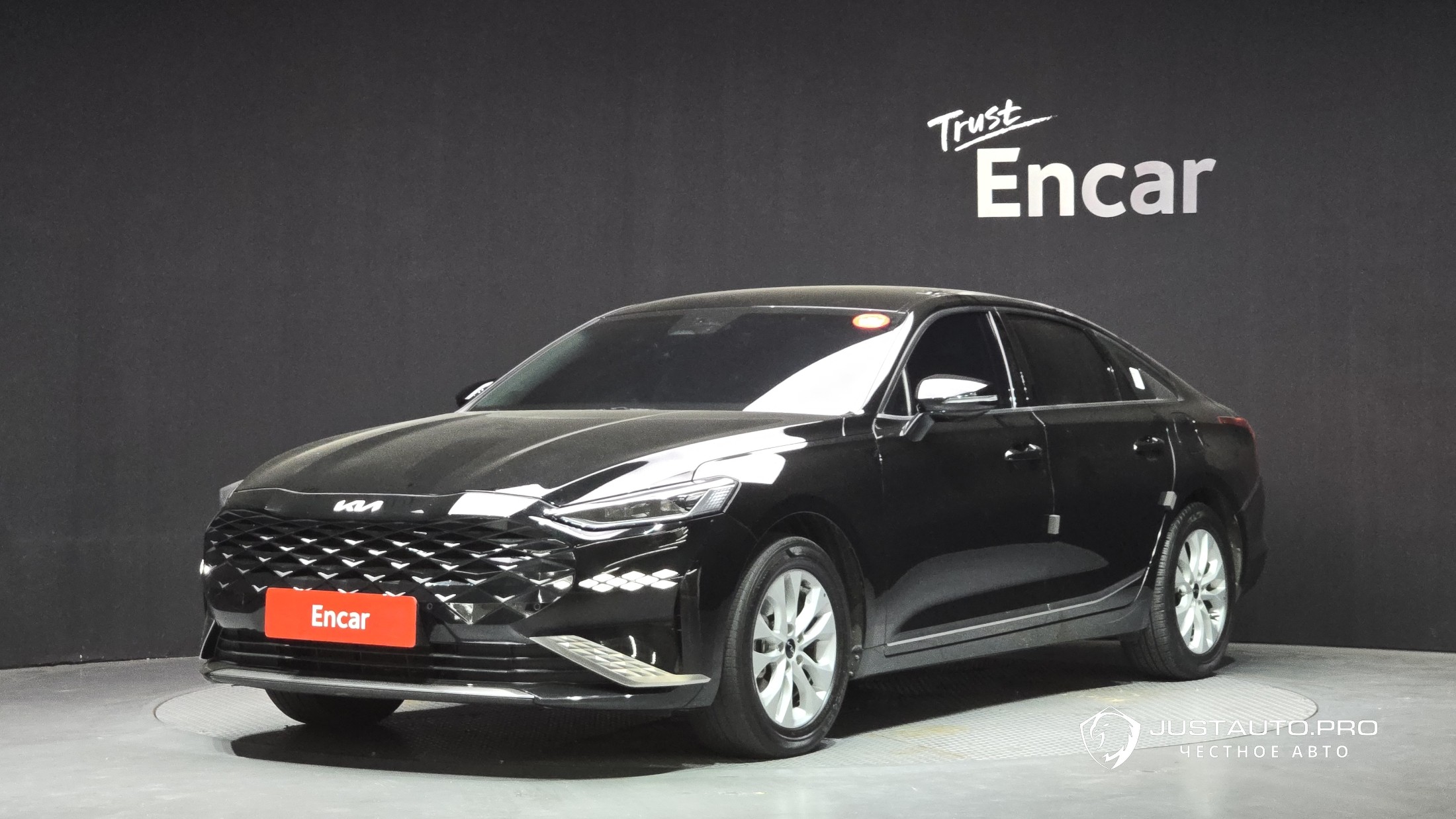 Автомобиль Kia K8