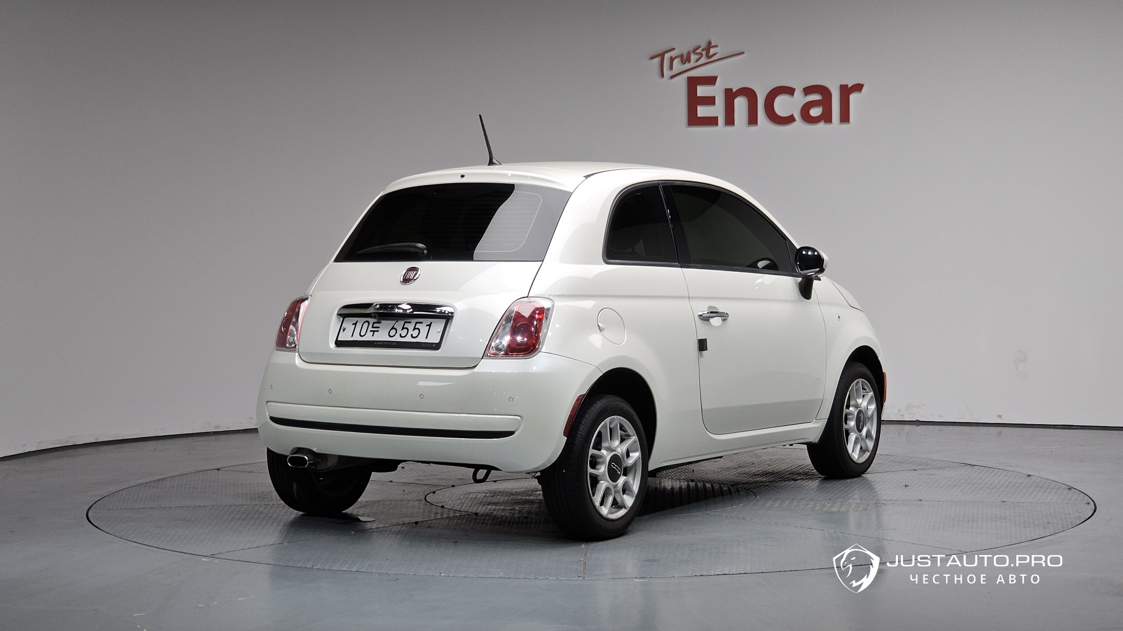 Автомобиль Fiat 500