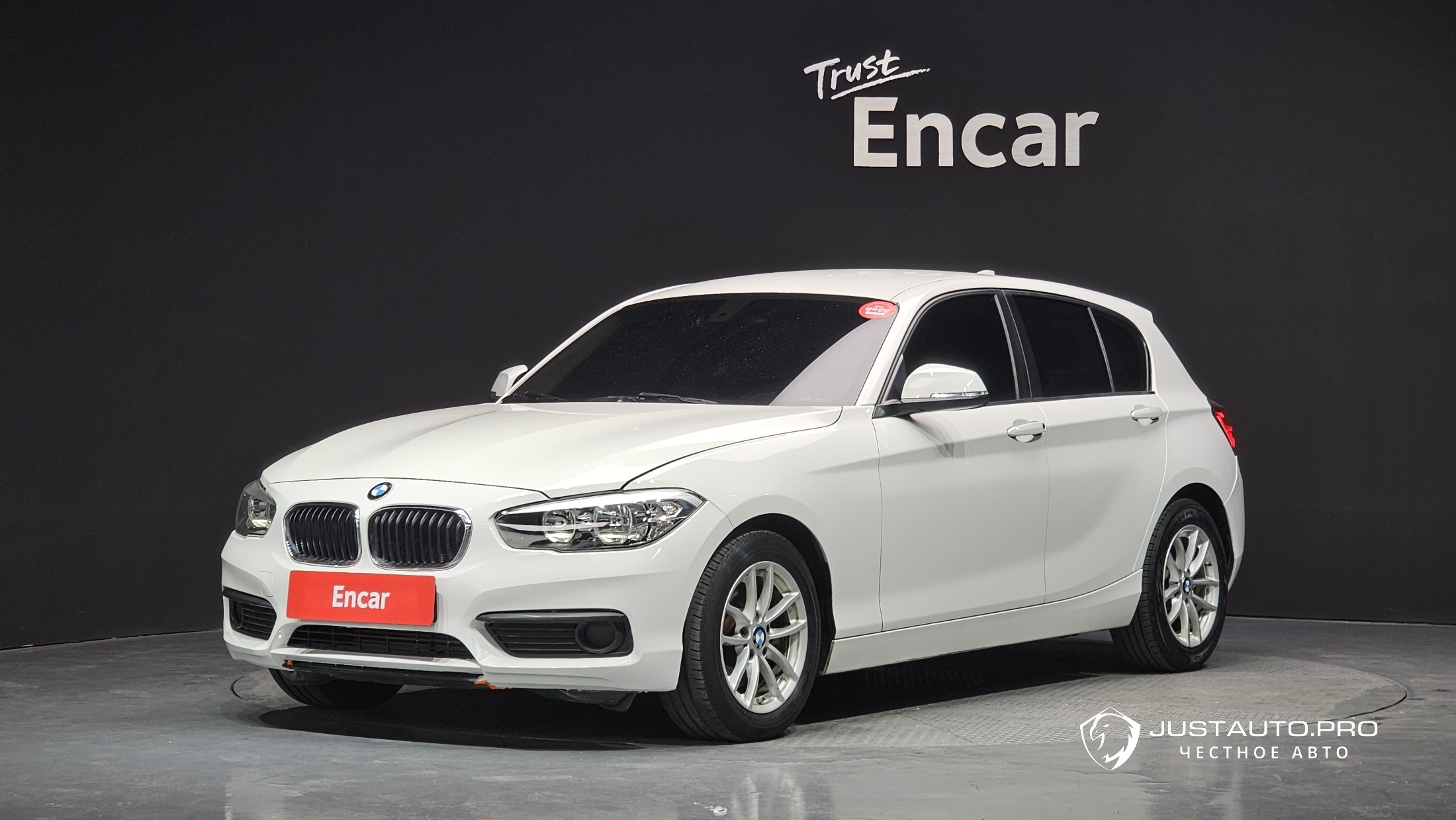 Автомобиль BMW 1-Series