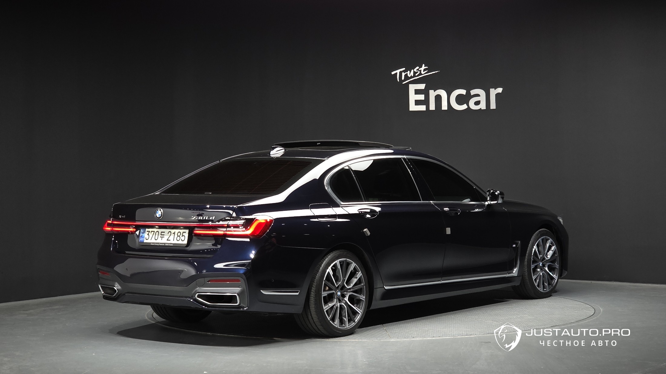 Автомобиль BMW 7-Series