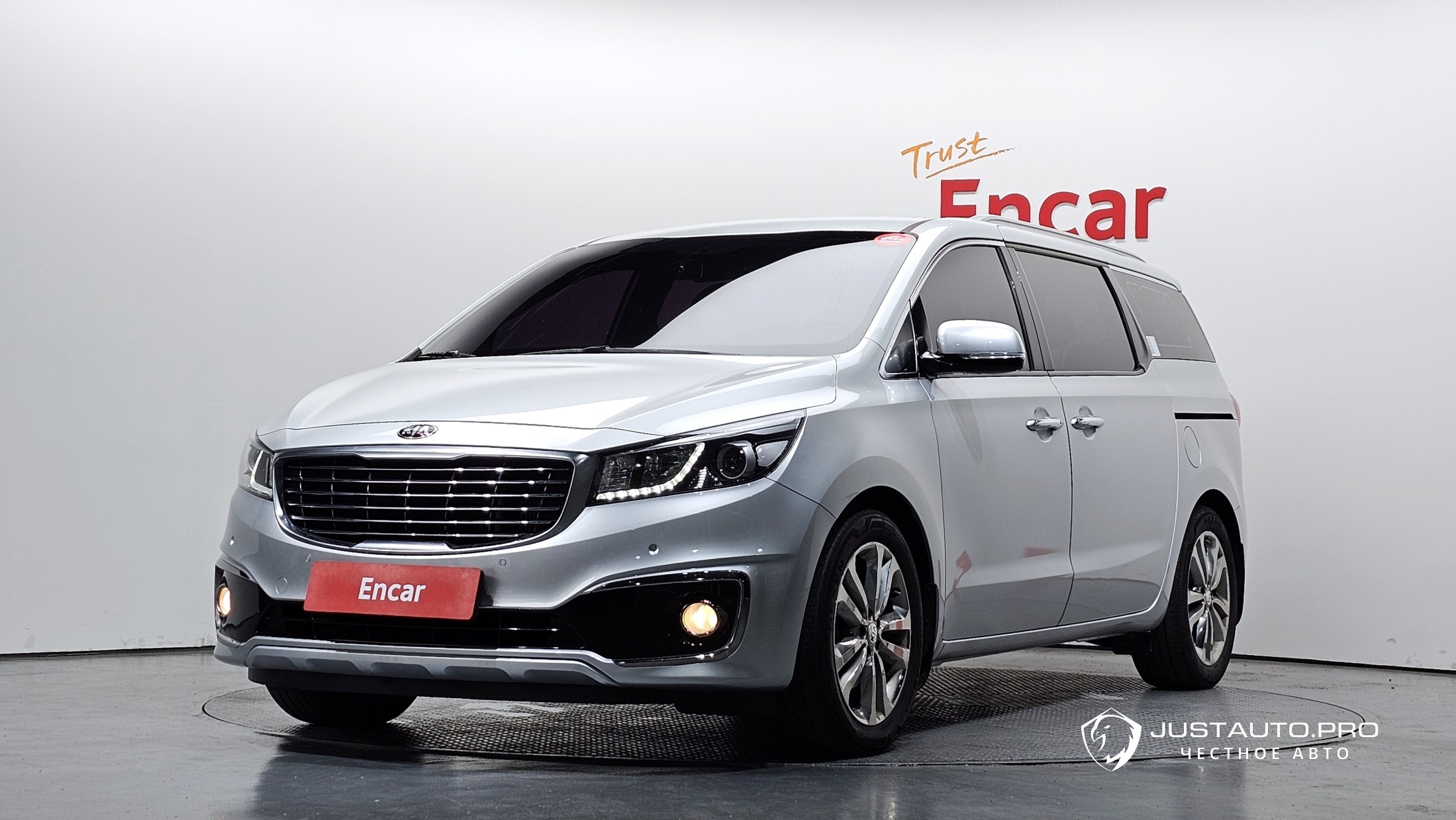 Автомобиль Kia Canival