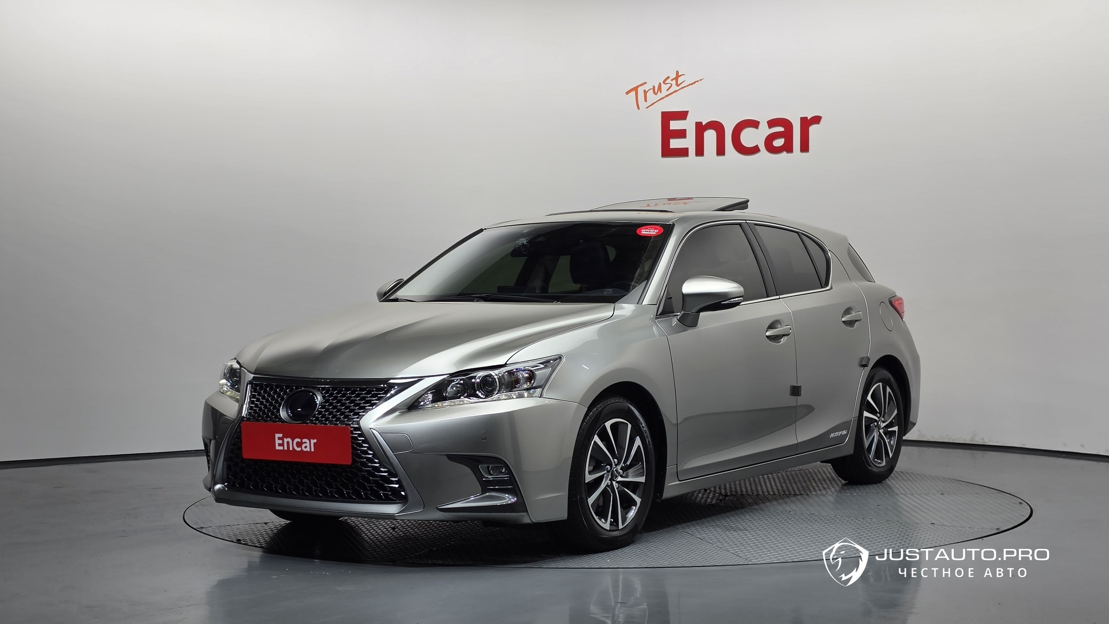 Автомобиль Lexus CT200h