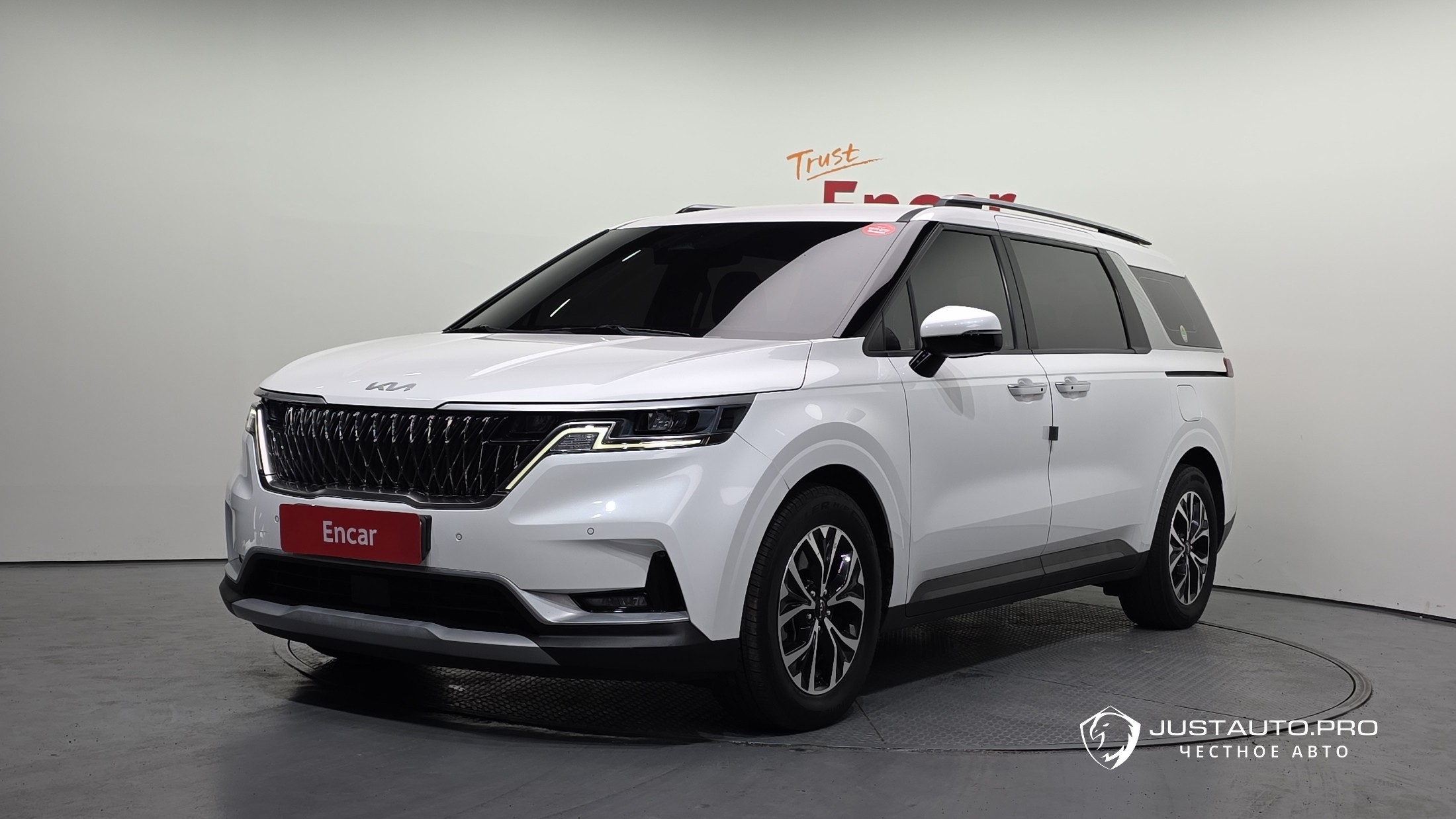 Автомобиль Kia Canival