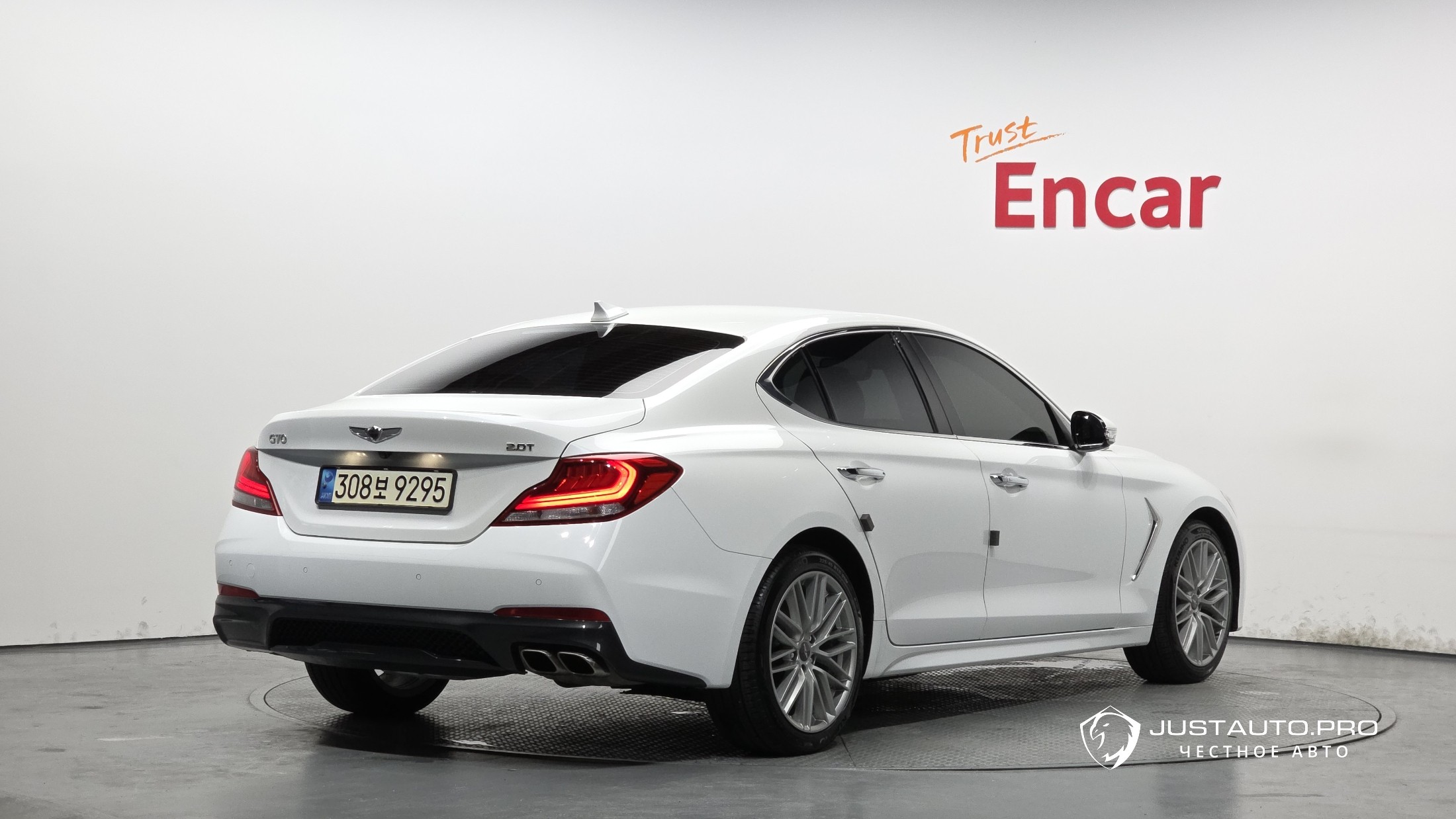 Автомобиль Genesis G70
