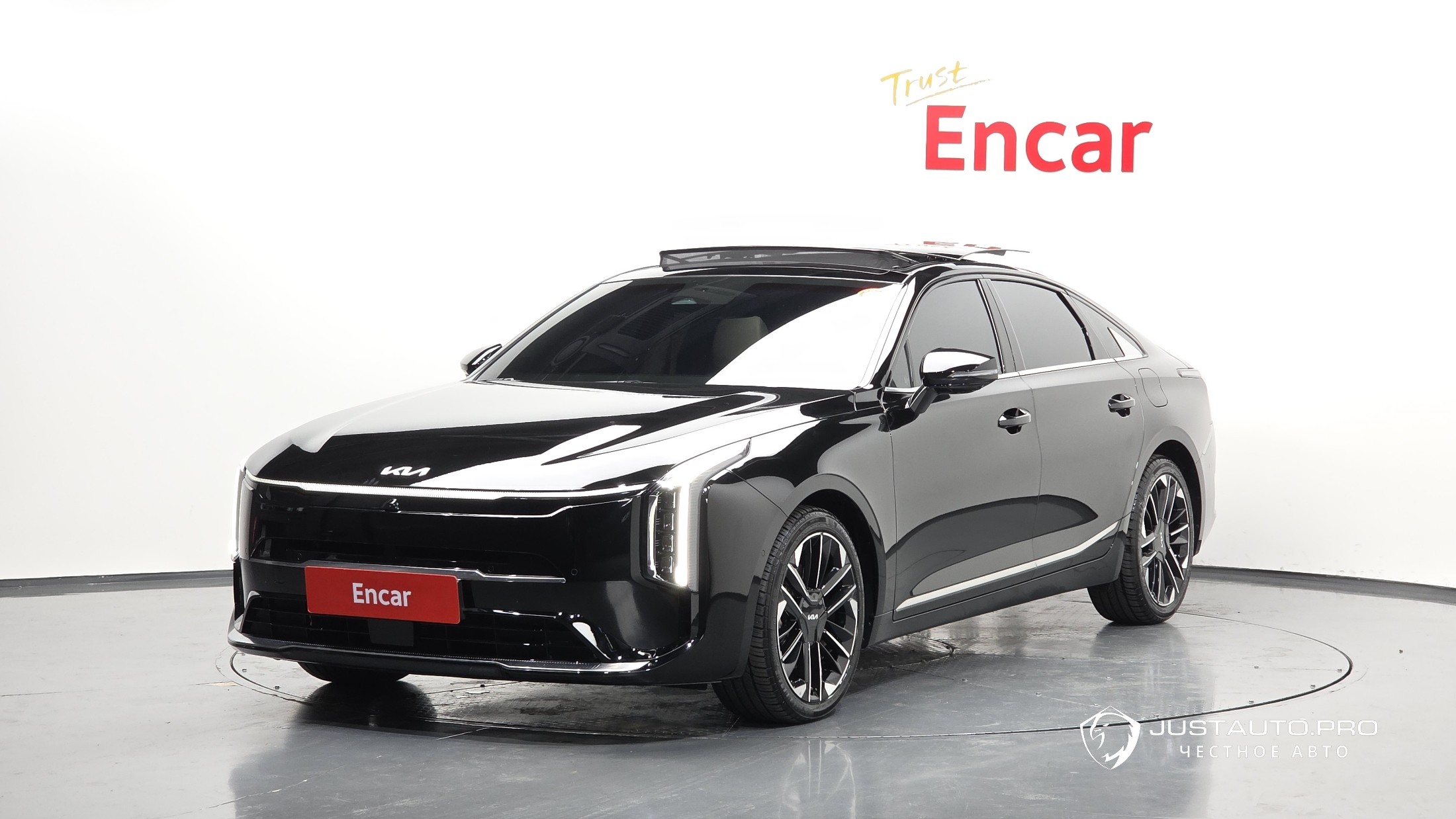 Автомобиль Kia K8