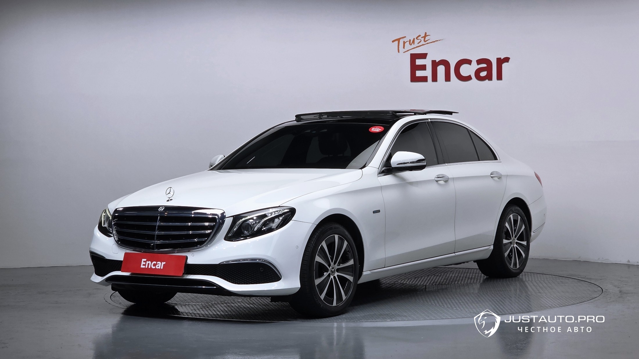 Автомобиль Mercedes-Benz E-Class