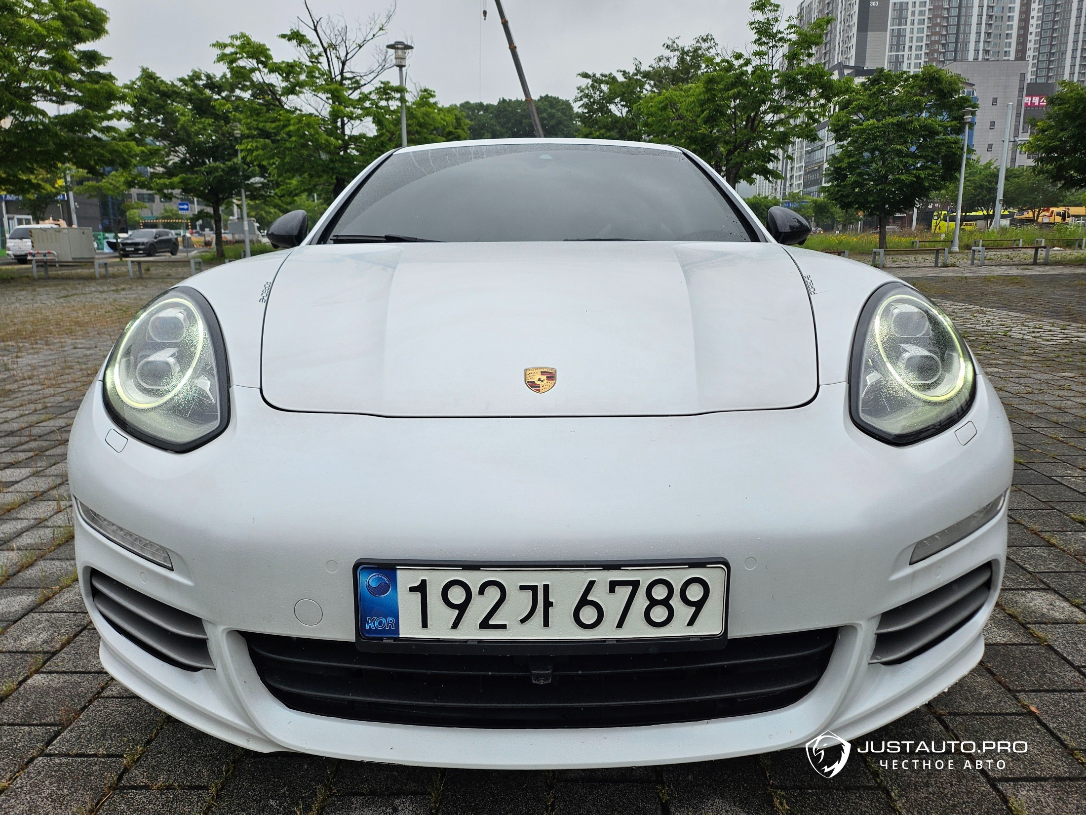 Автомобиль Porsche Panamera