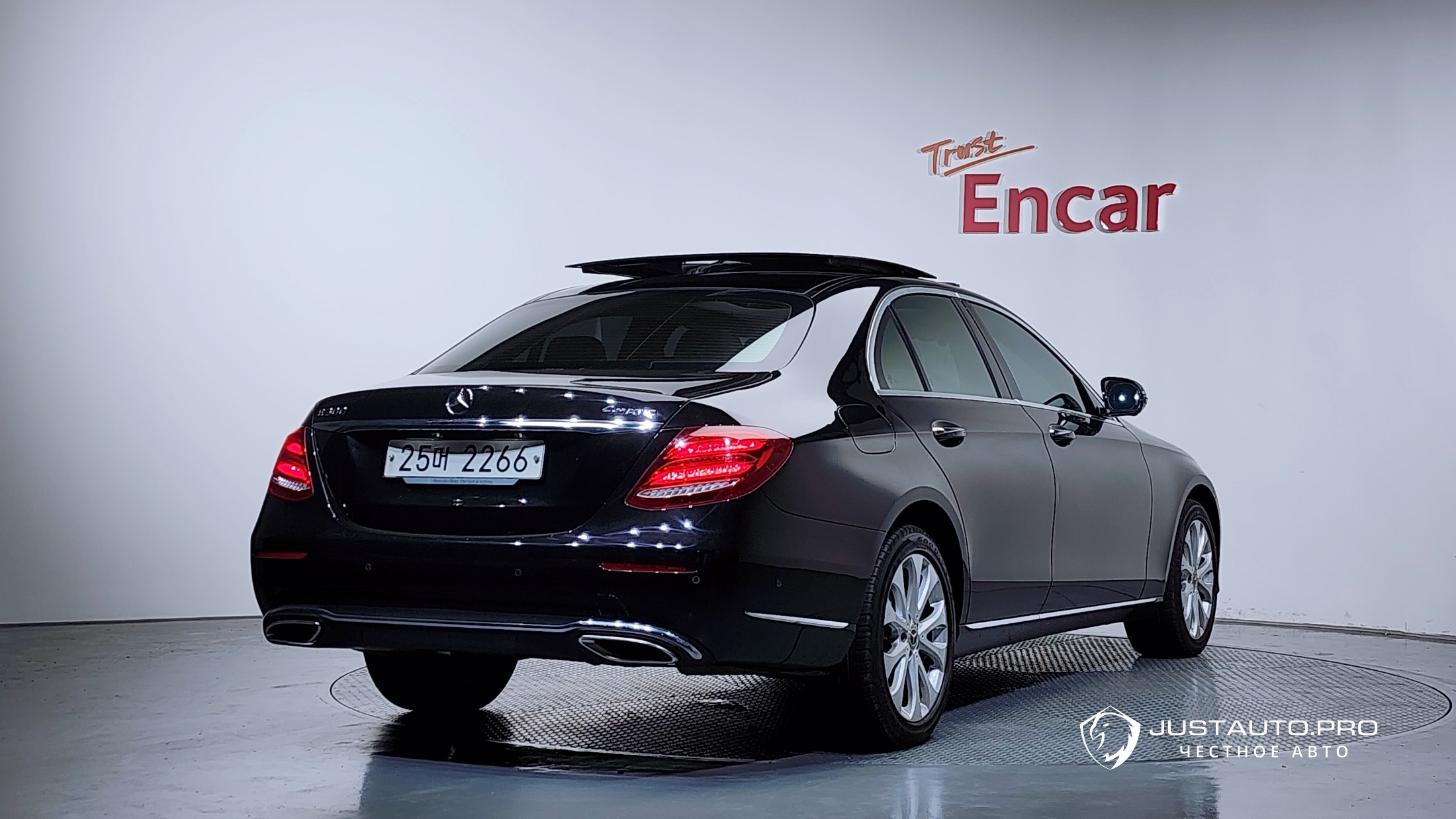 Автомобиль Mercedes-Benz E-Class
