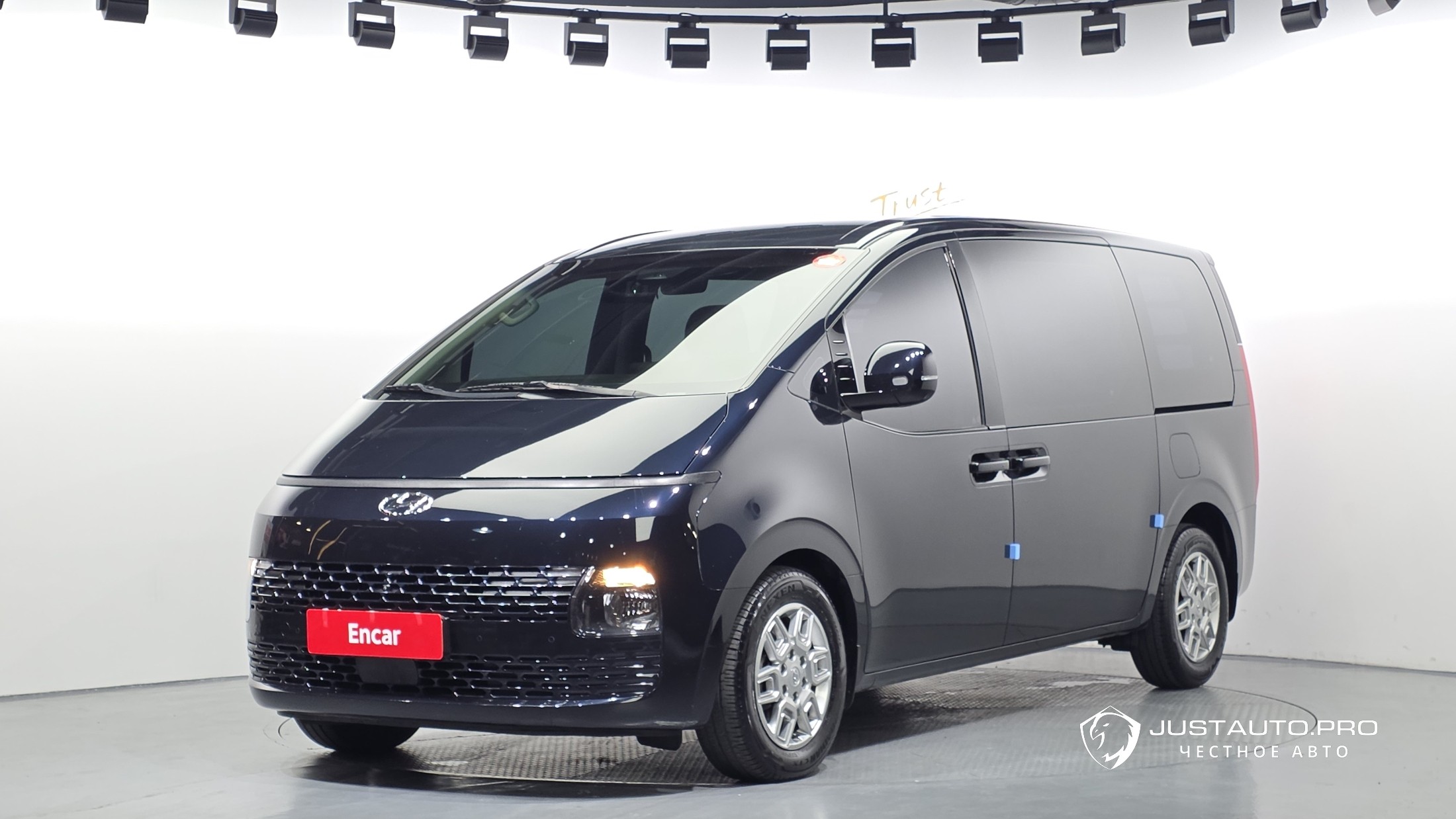 Автомобиль Hyundai Staria