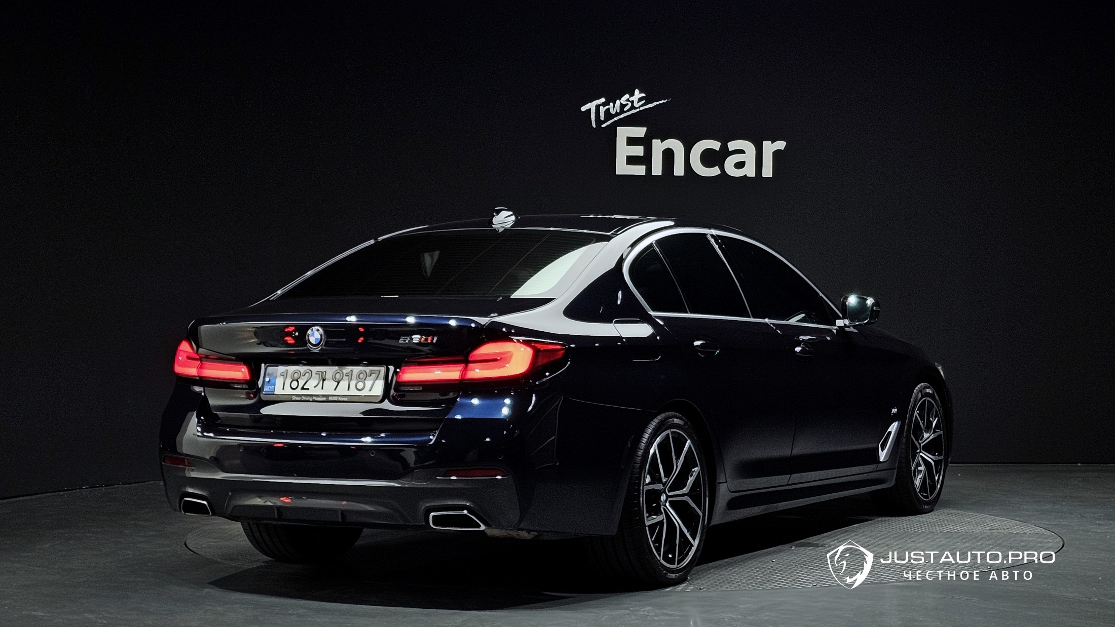Автомобиль BMW 5-Series