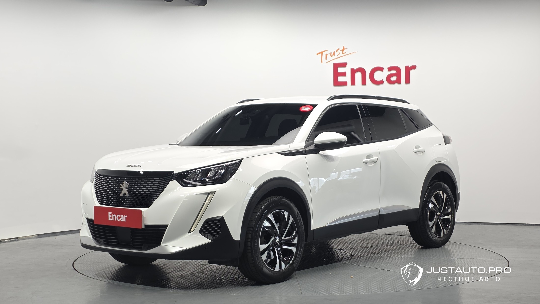 Автомобиль Peugeot 2008