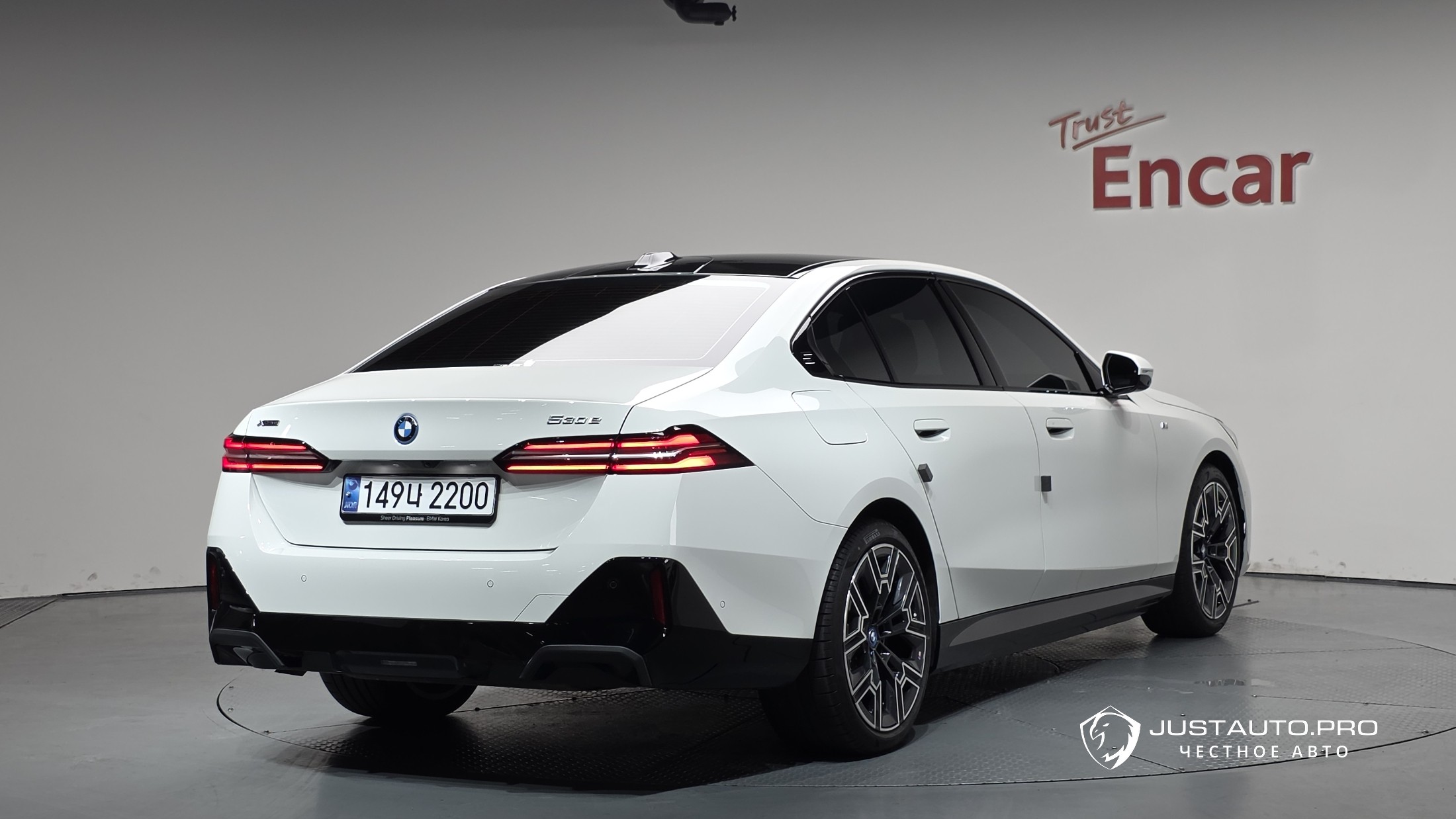 Автомобиль BMW 5-Series