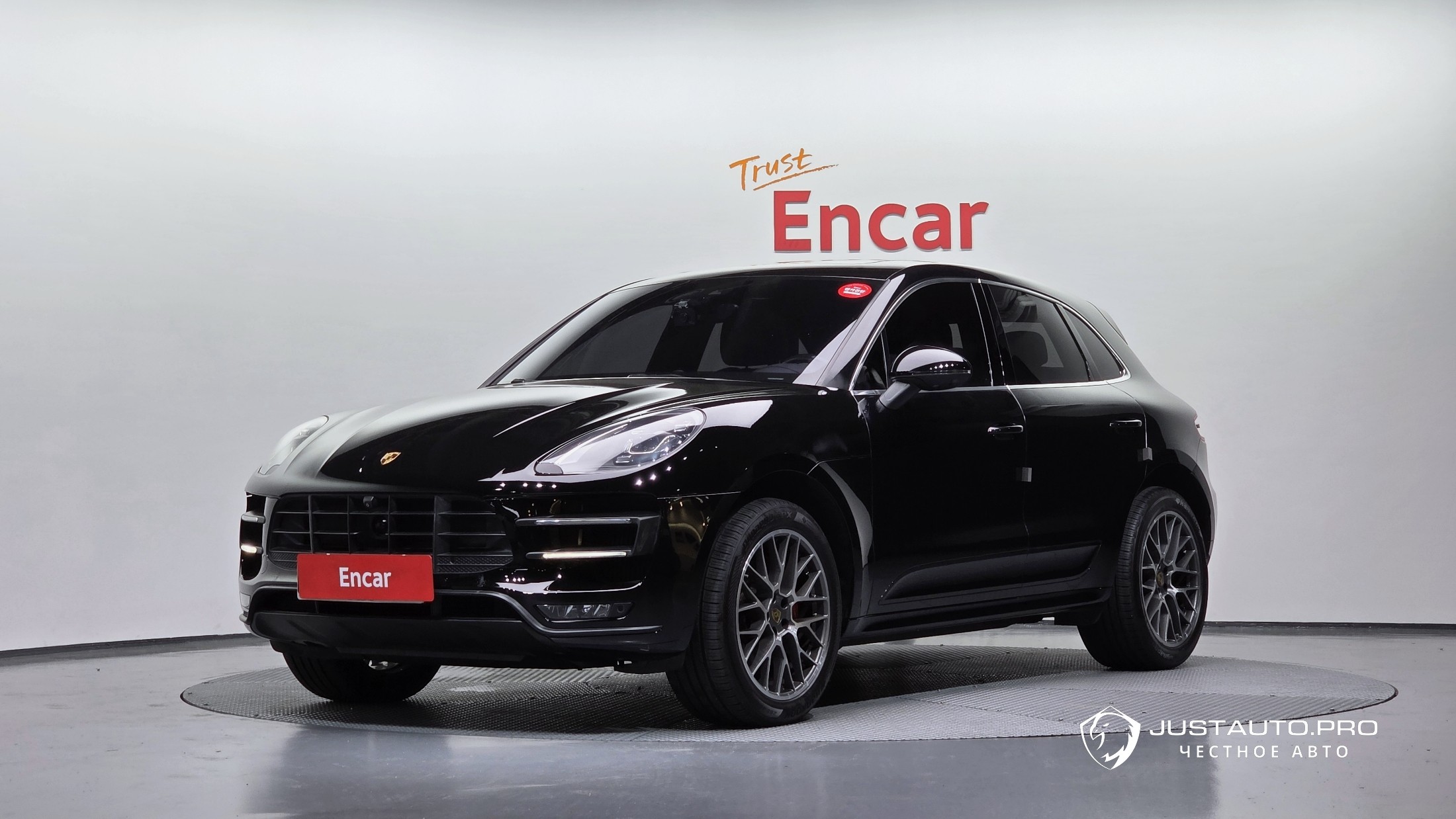 Автомобиль Porsche Macan