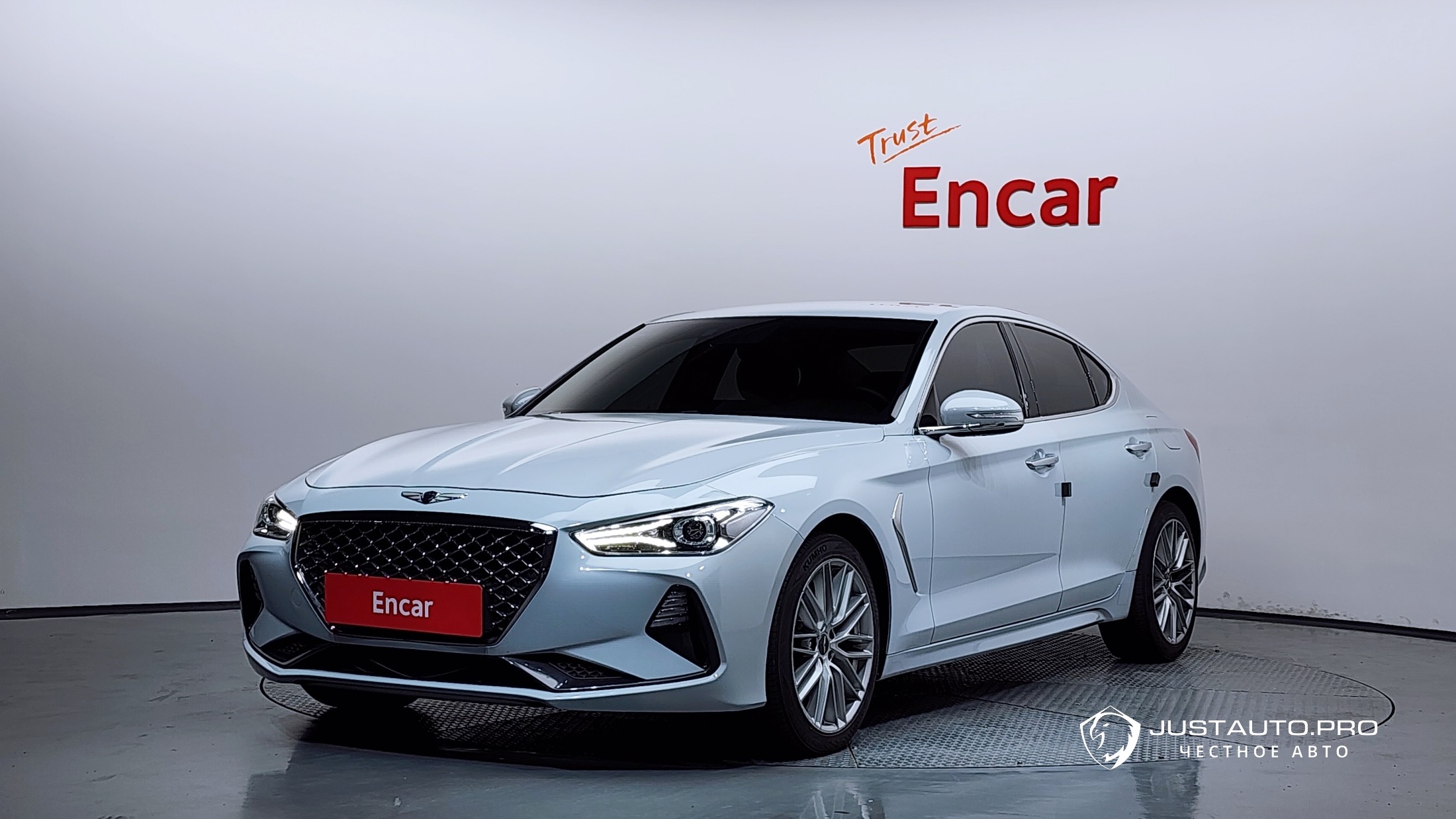 Автомобиль Genesis G70